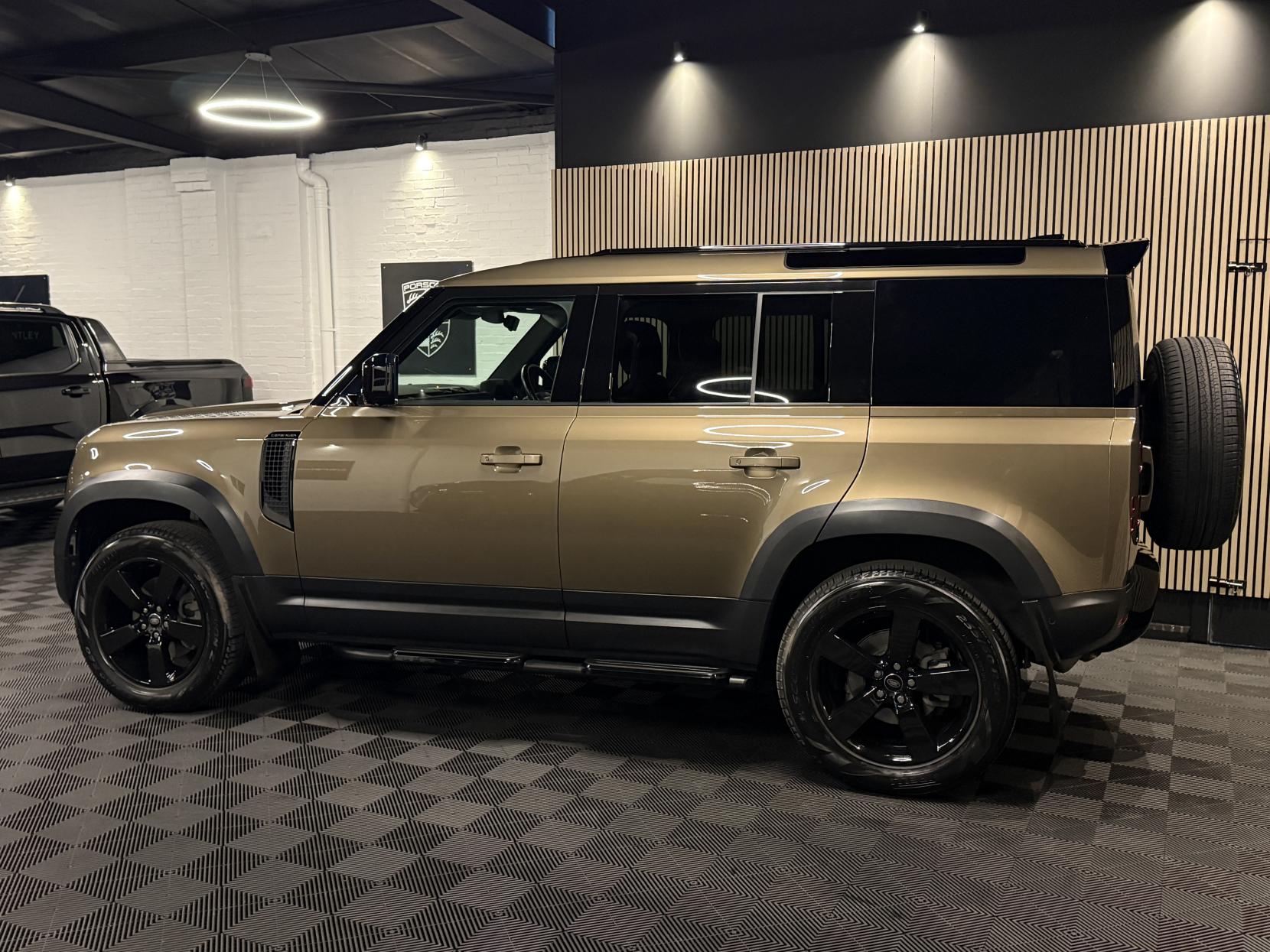 Land Rover Defender 110 3.0 D250 MHEV SE Hard Top SUV 5dr Diesel Auto 4WD MWB Euro 6 (s/s) (250 ps)