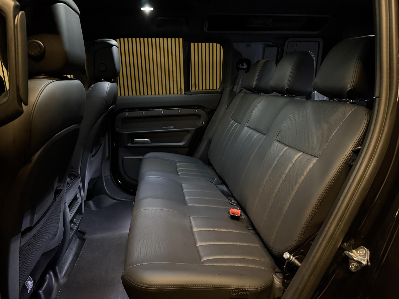 Land Rover Defender 110 3.0 D250 MHEV HSE Hard Top SUV 5dr Diesel Auto 4WD MWB Euro 6 (s/s) (250 ps)