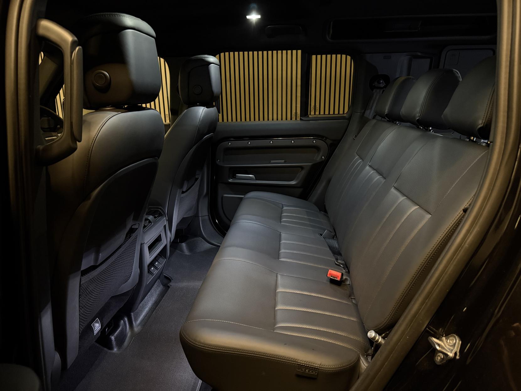 Land Rover Defender 110 3.0 D250 MHEV HSE Hard Top SUV 5dr Diesel Auto 4WD MWB Euro 6 (s/s) (250 ps)
