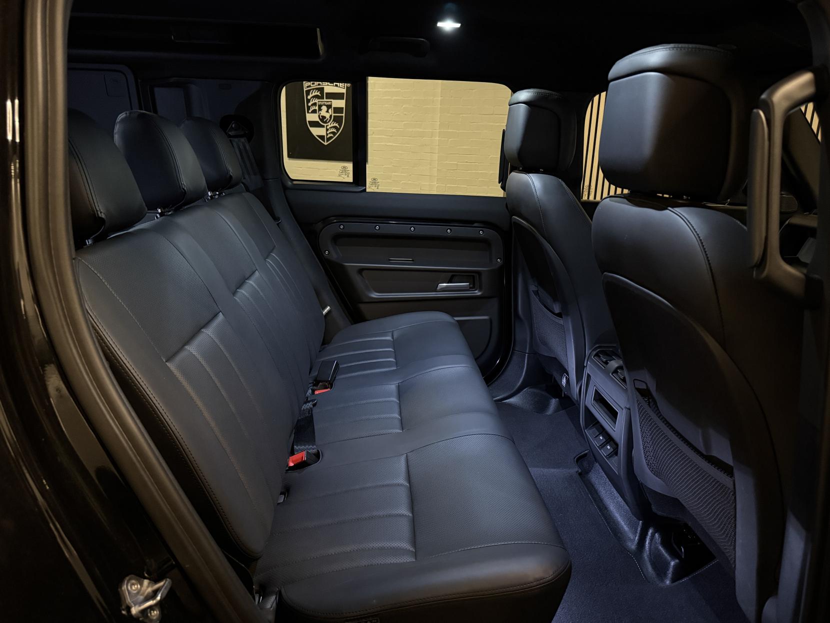 Land Rover Defender 110 3.0 D250 MHEV HSE Hard Top SUV 5dr Diesel Auto 4WD MWB Euro 6 (s/s) (250 ps)
