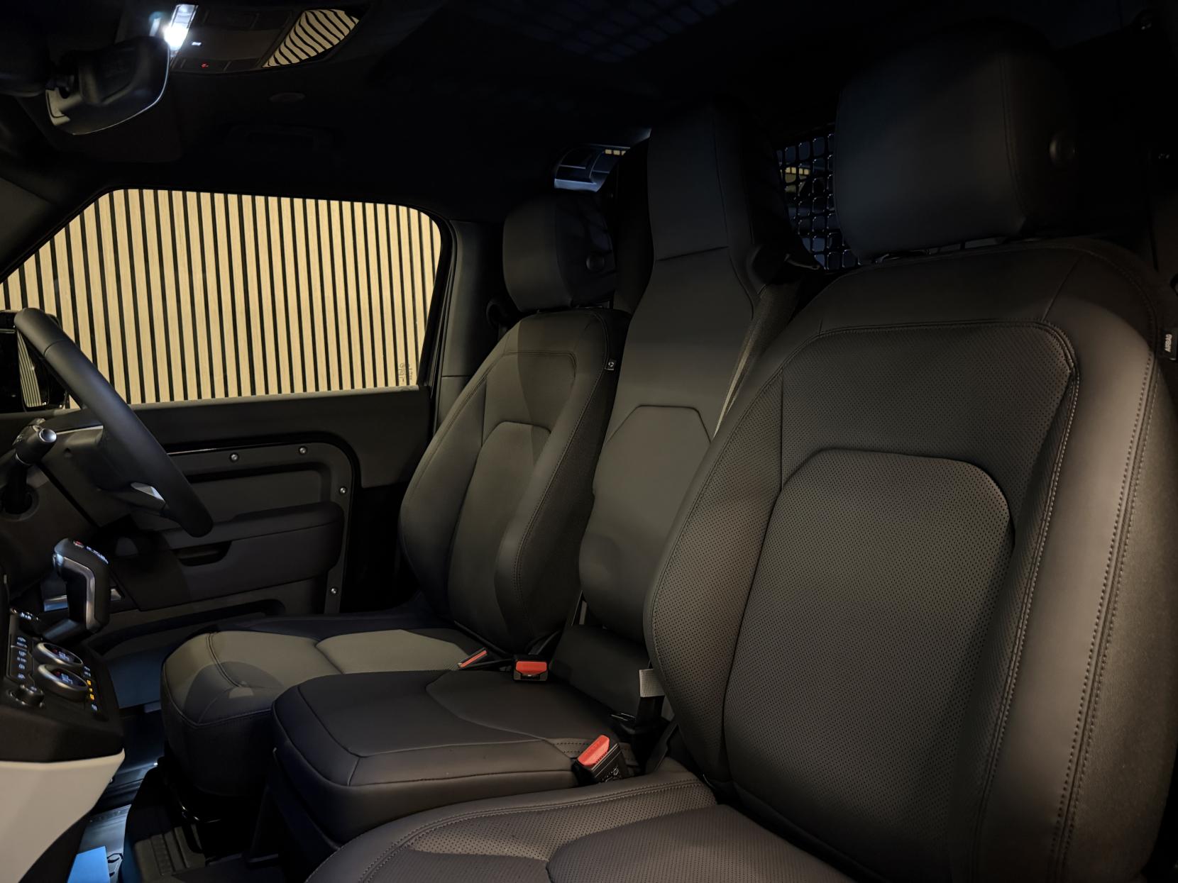 Land Rover Defender 90 3.0 D250 MHEV S Hard Top SUV 3dr Diesel Auto 4WD SWB Euro 6 (s/s) (249 ps)