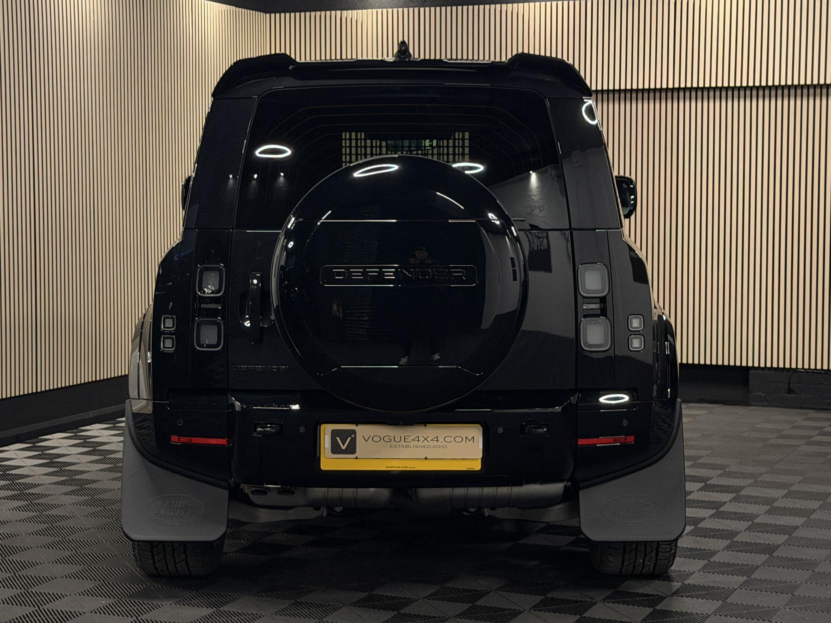 Land Rover Defender 90 3.0 D250 MHEV X-Dynamic HSE Hard Top SUV 3dr Diesel Auto 4WD SWB Euro 6 (s/s) (249 ps)