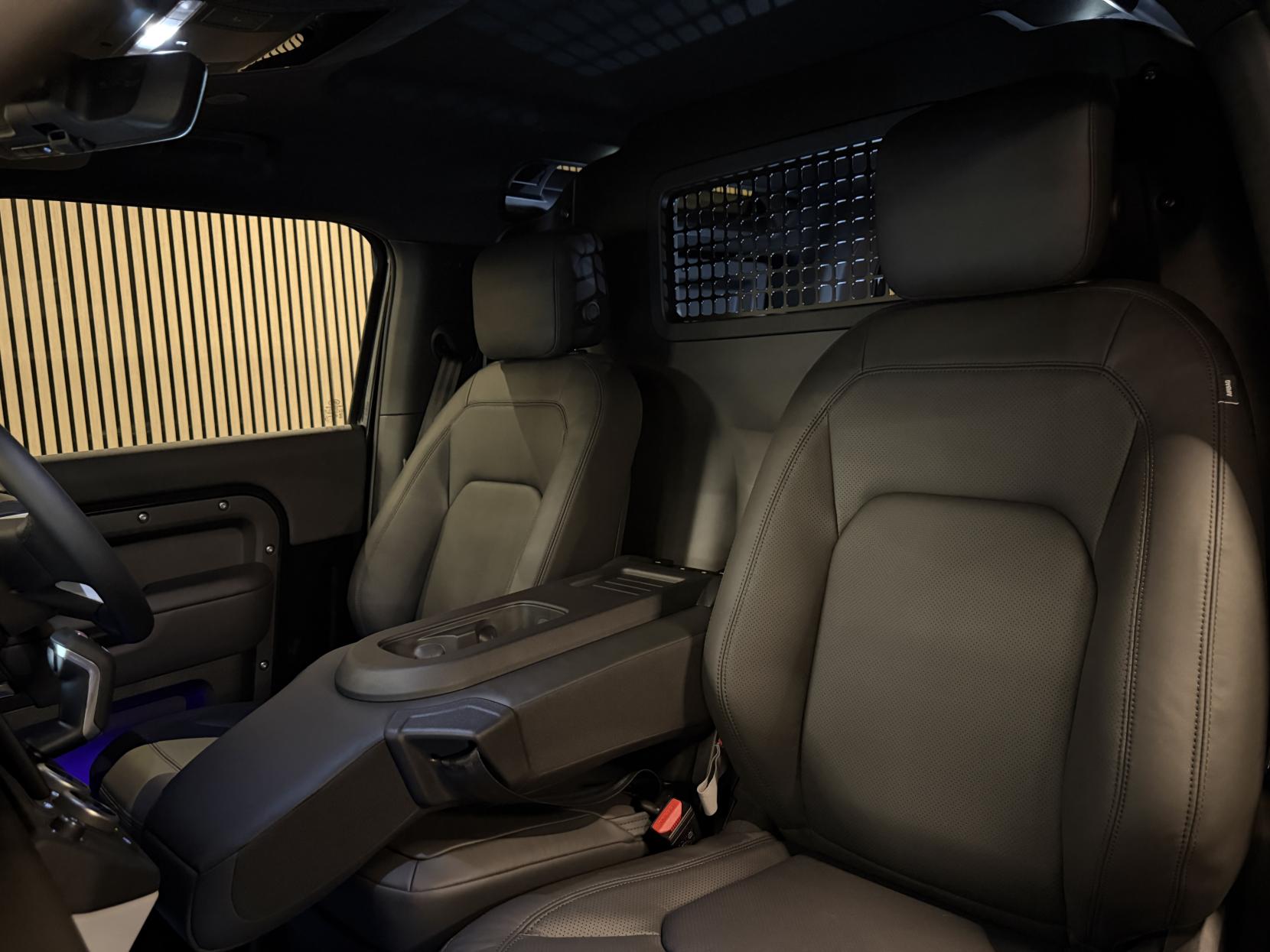 Land Rover Defender 90 3.0 D250 MHEV X-Dynamic HSE Hard Top SUV 3dr Diesel Auto 4WD SWB Euro 6 (s/s) (249 ps)