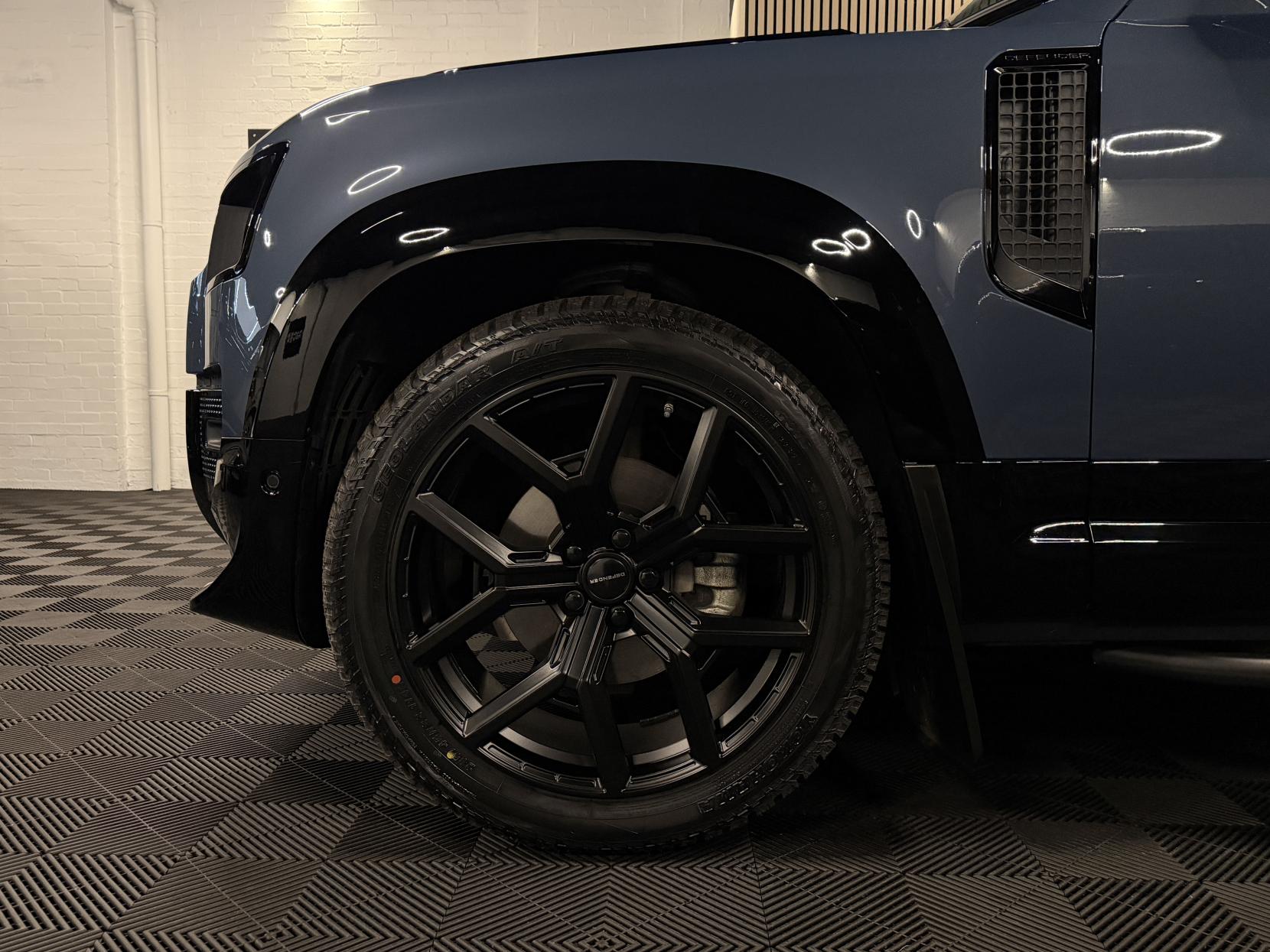 Land Rover Defender 110 3.0 D250 MHEV SE Hard Top SUV 5dr Diesel Auto 4WD MWB Euro 6 (s/s) (250 ps)