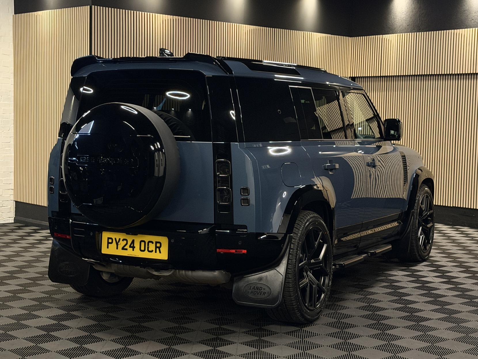Land Rover Defender 110 3.0 D250 MHEV SE Hard Top SUV 5dr Diesel Auto 4WD MWB Euro 6 (s/s) (250 ps)