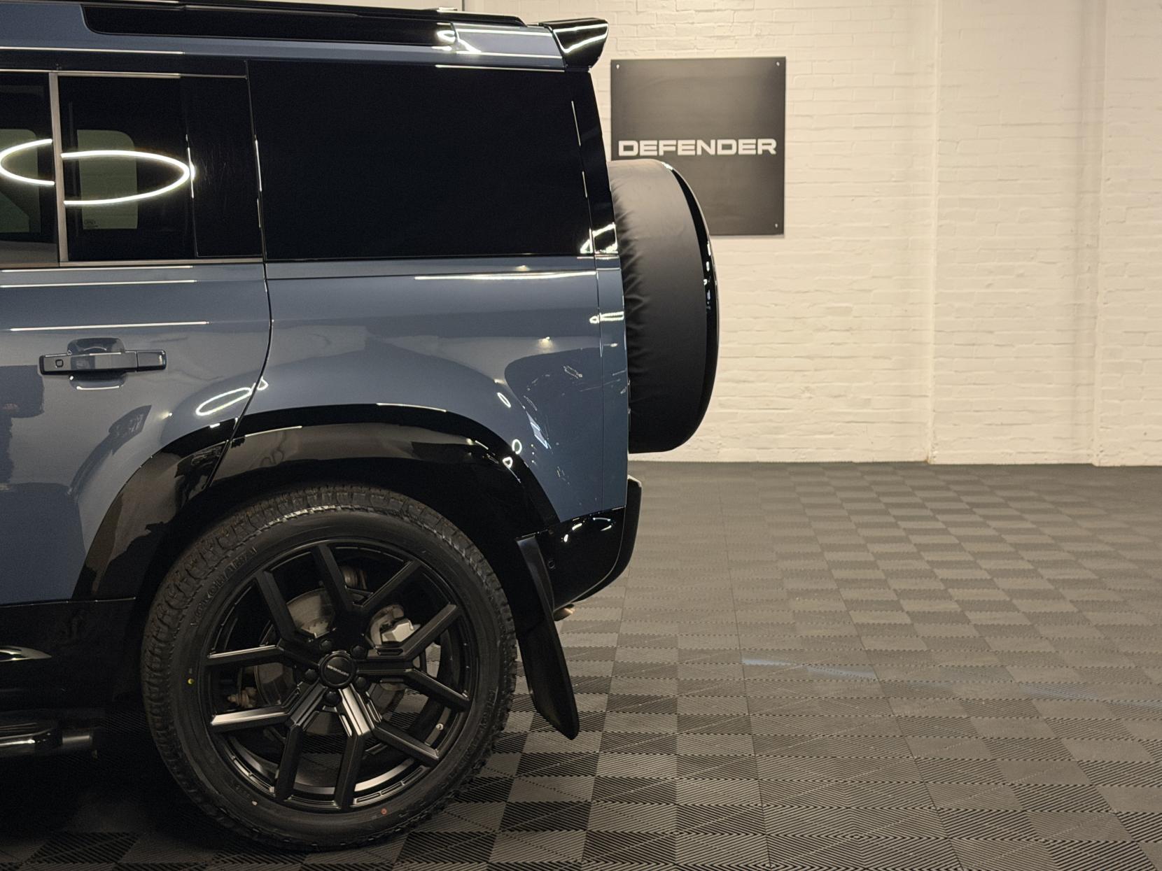 Land Rover Defender 110 3.0 D250 MHEV SE Hard Top SUV 5dr Diesel Auto 4WD MWB Euro 6 (s/s) (250 ps)