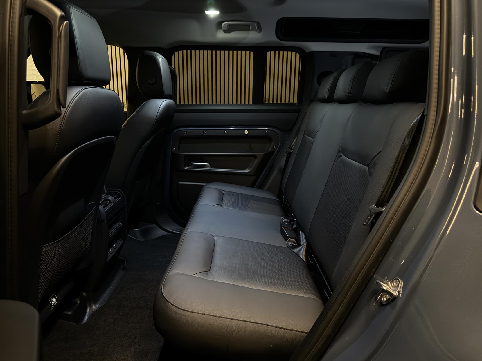 Land Rover Defender 110 3.0 D250 MHEV SE Hard Top SUV 5dr Diesel Auto 4WD MWB Euro 6 (s/s) (250 ps)