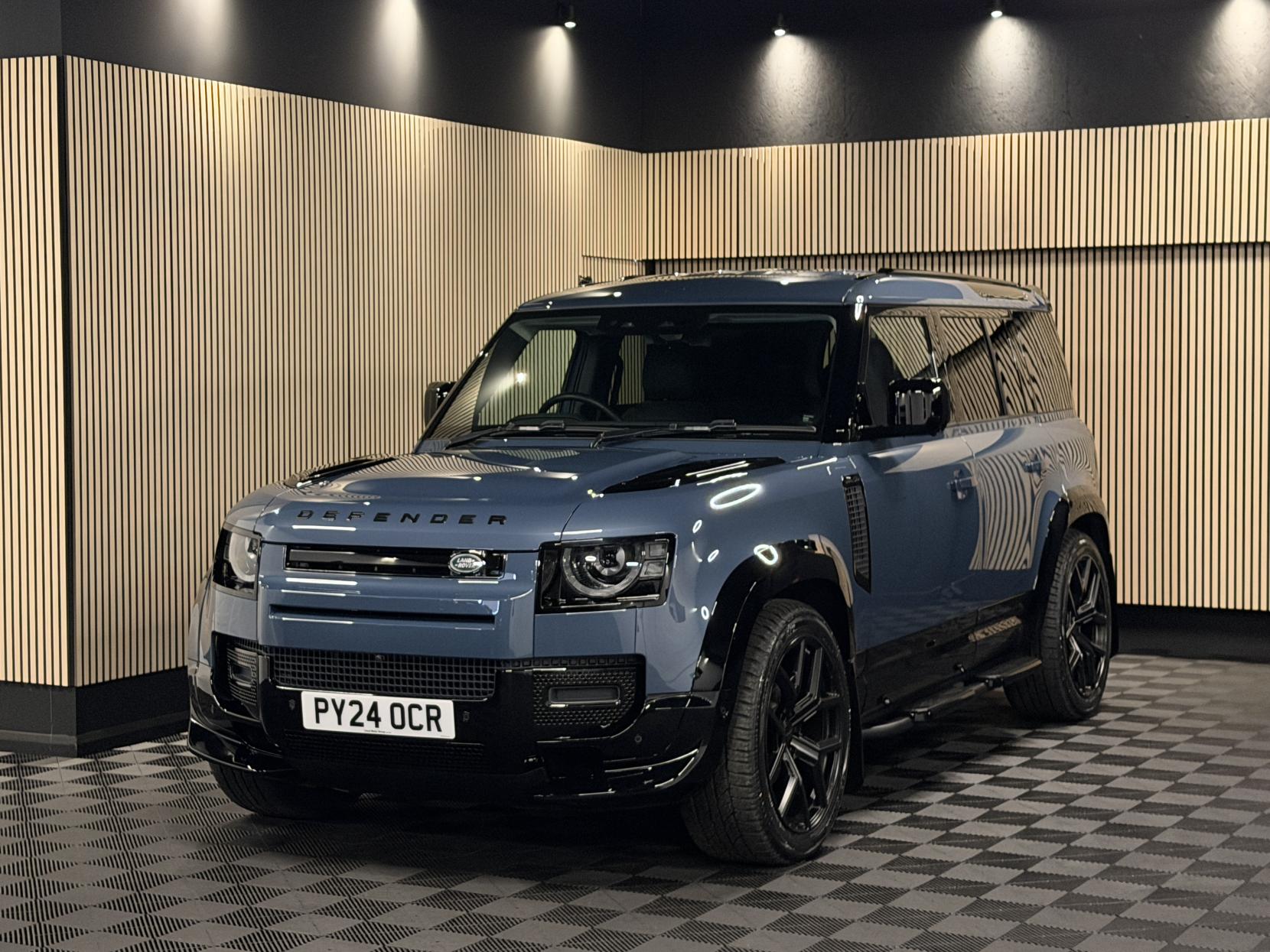 Land Rover Defender 110 3.0 D250 MHEV SE Hard Top SUV 5dr Diesel Auto 4WD MWB Euro 6 (s/s) (250 ps)