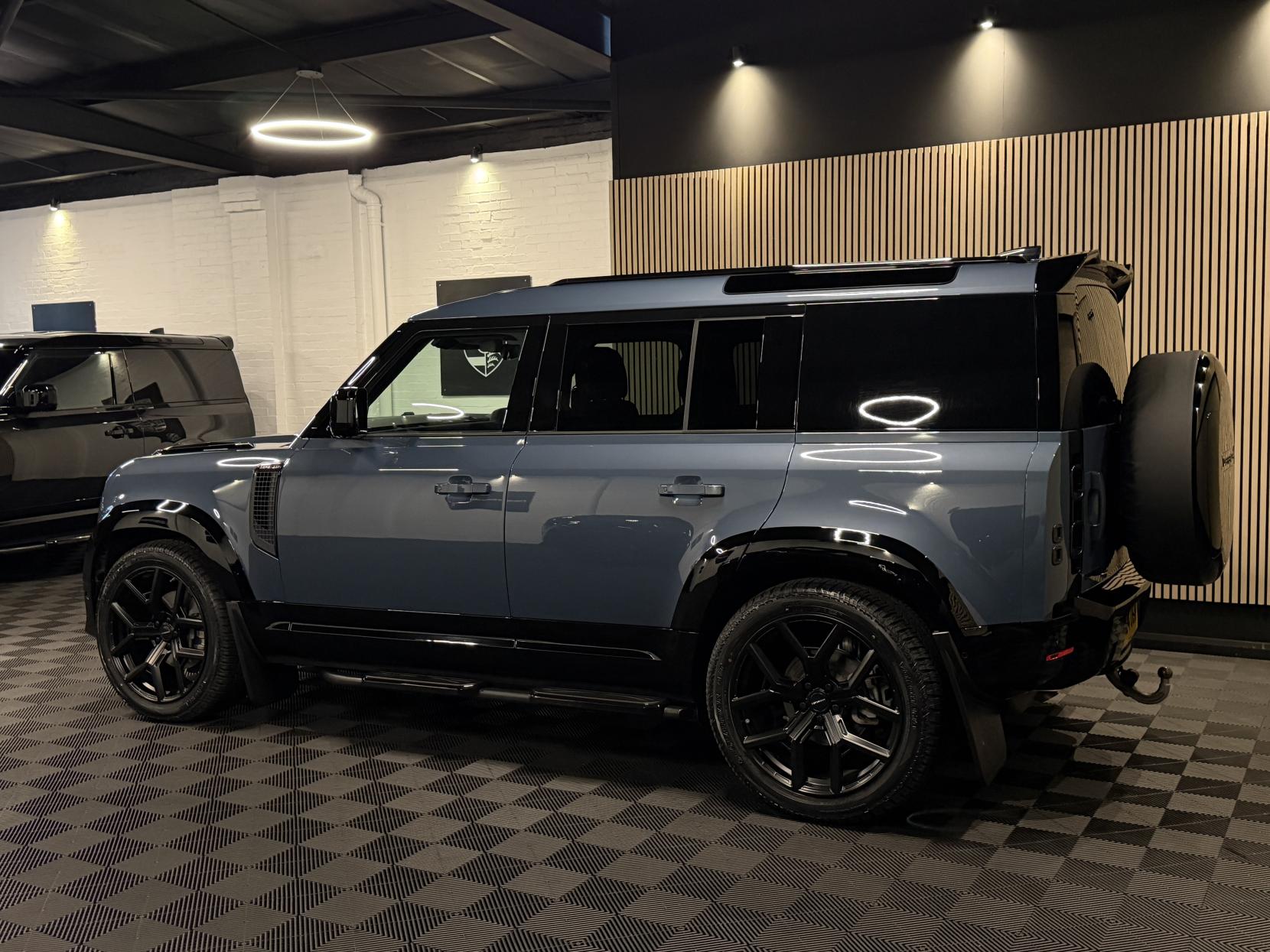 Land Rover Defender 110 3.0 D250 MHEV SE Hard Top SUV 5dr Diesel Auto 4WD MWB Euro 6 (s/s) (250 ps)