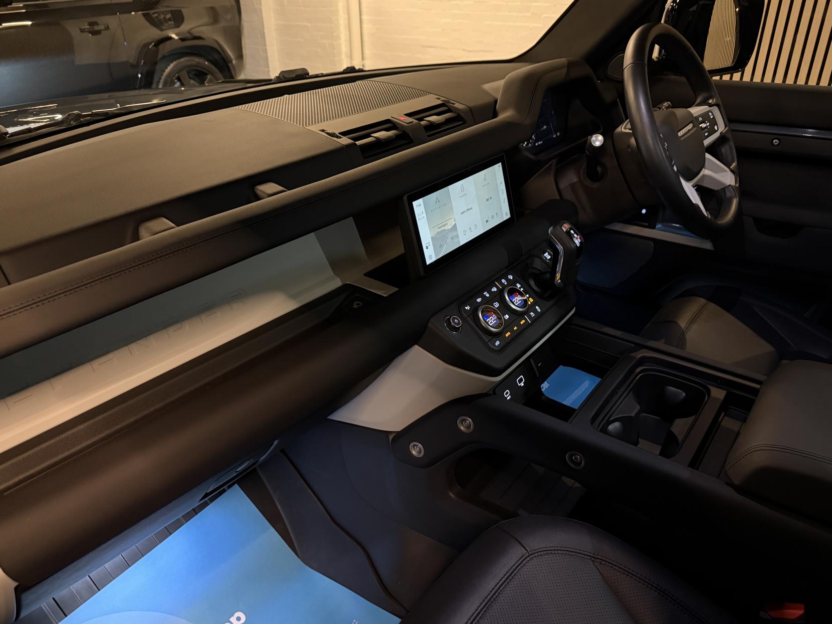 Land Rover Defender 110 3.0 D250 MHEV SE Hard Top SUV 5dr Diesel Auto 4WD MWB Euro 6 (s/s) (250 ps)