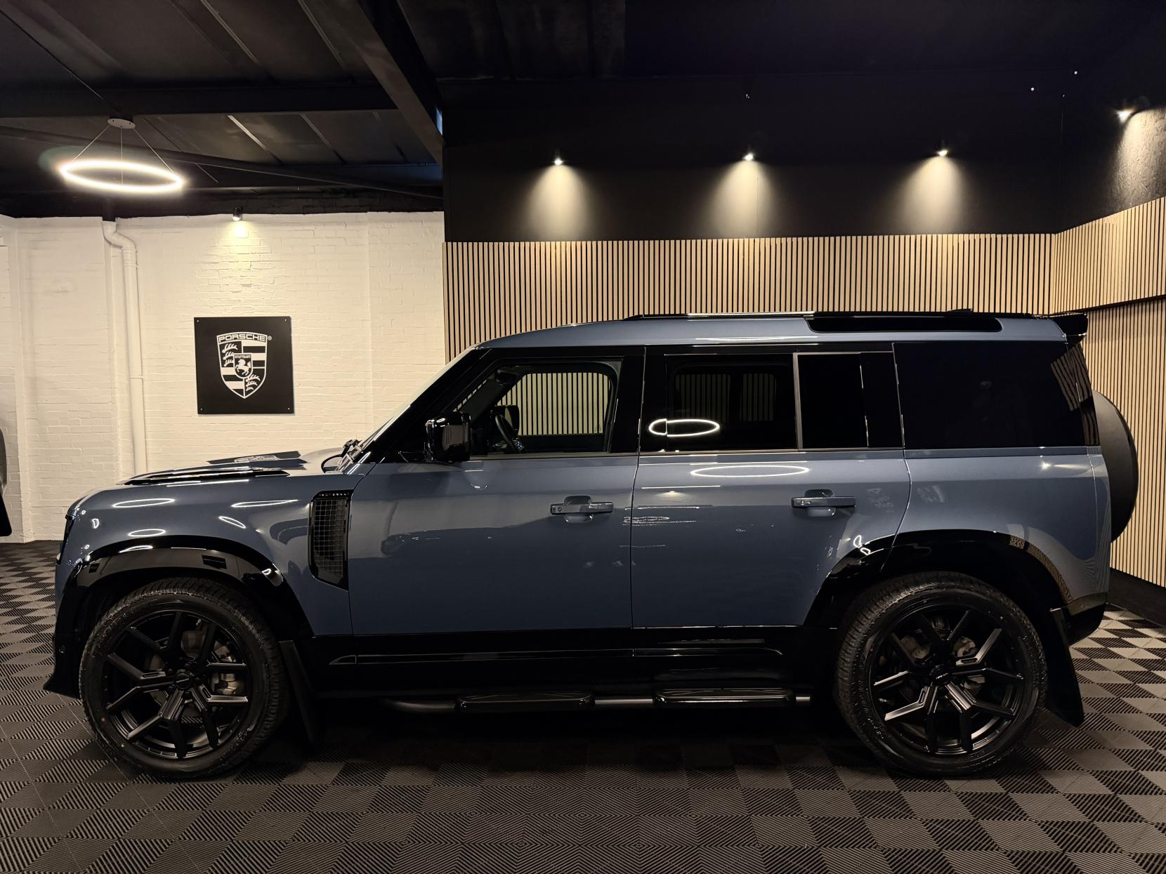 Land Rover Defender 110 3.0 D250 MHEV SE Hard Top SUV 5dr Diesel Auto 4WD MWB Euro 6 (s/s) (250 ps)