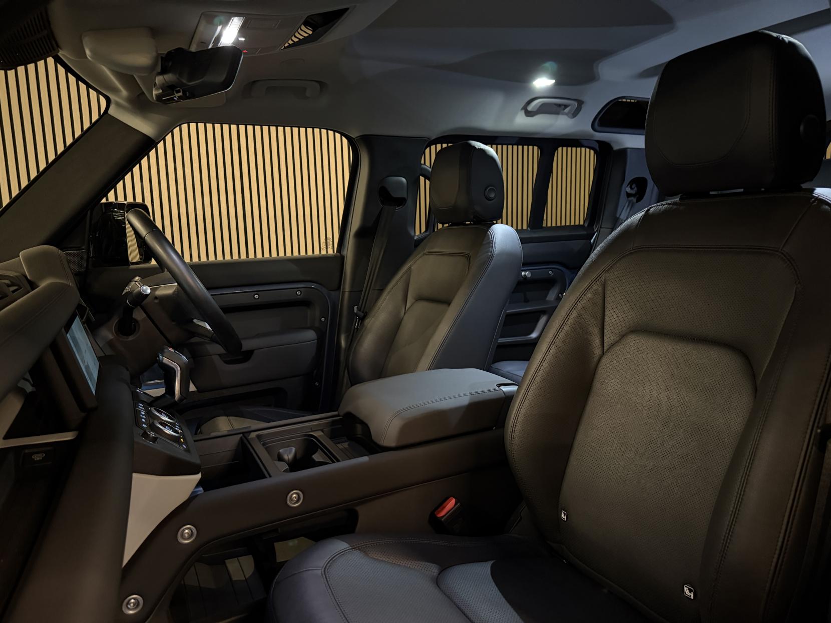 Land Rover Defender 110 3.0 D250 MHEV SE Hard Top SUV 5dr Diesel Auto 4WD MWB Euro 6 (s/s) (250 ps)