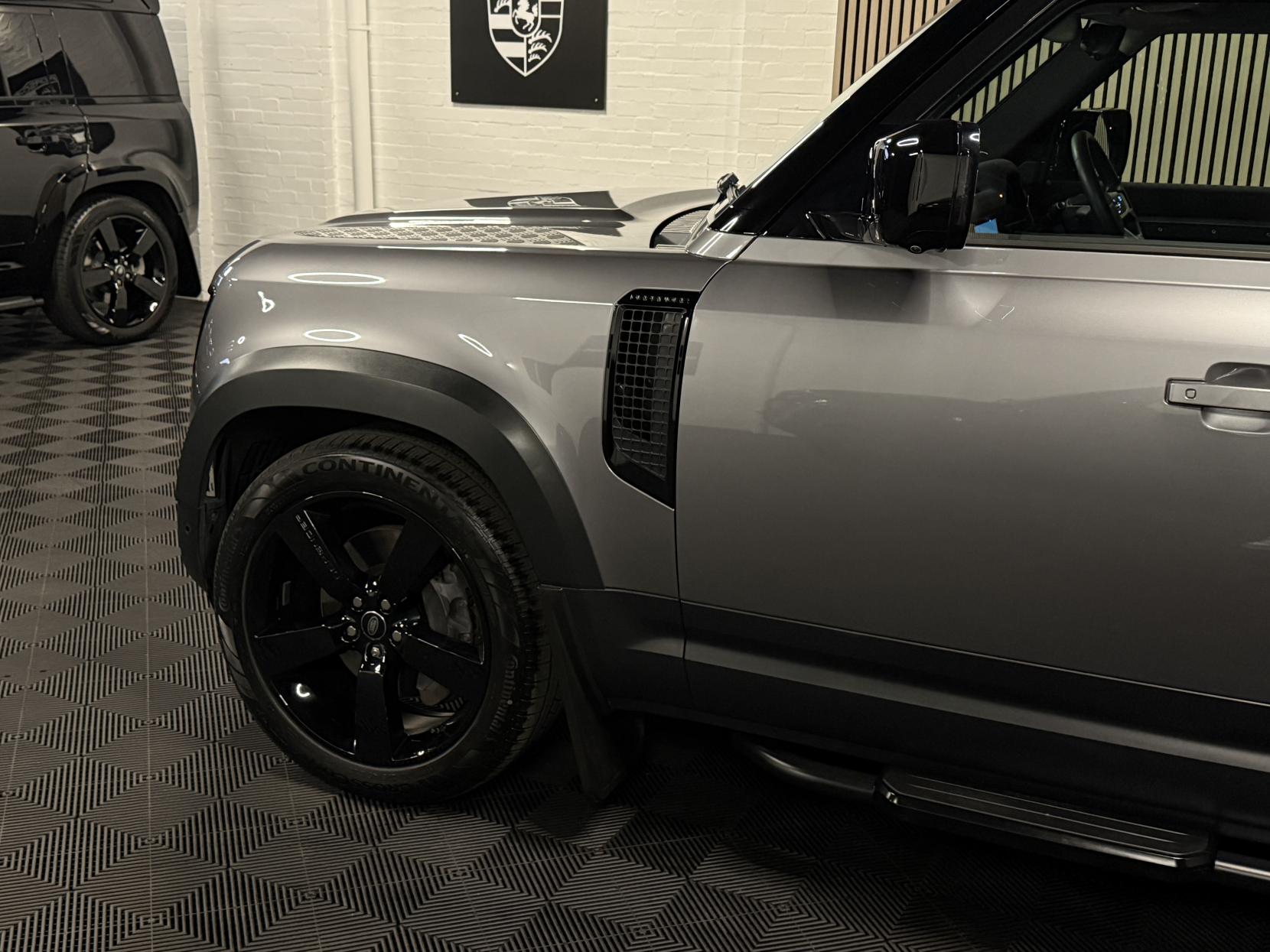 Land Rover Defender 110 3.0 D250 MHEV SE Hard Top SUV 5dr Diesel Auto 4WD MWB Euro 6 (s/s) (250 ps)