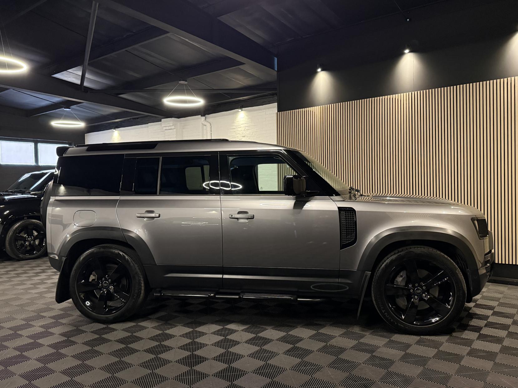 Land Rover Defender 110 3.0 D250 MHEV SE Hard Top SUV 5dr Diesel Auto 4WD MWB Euro 6 (s/s) (250 ps)