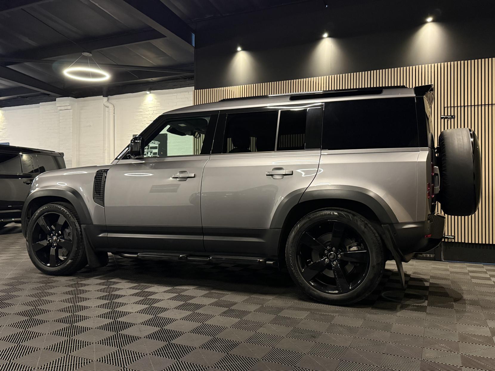 Land Rover Defender 110 3.0 D250 MHEV SE Hard Top SUV 5dr Diesel Auto 4WD MWB Euro 6 (s/s) (250 ps)