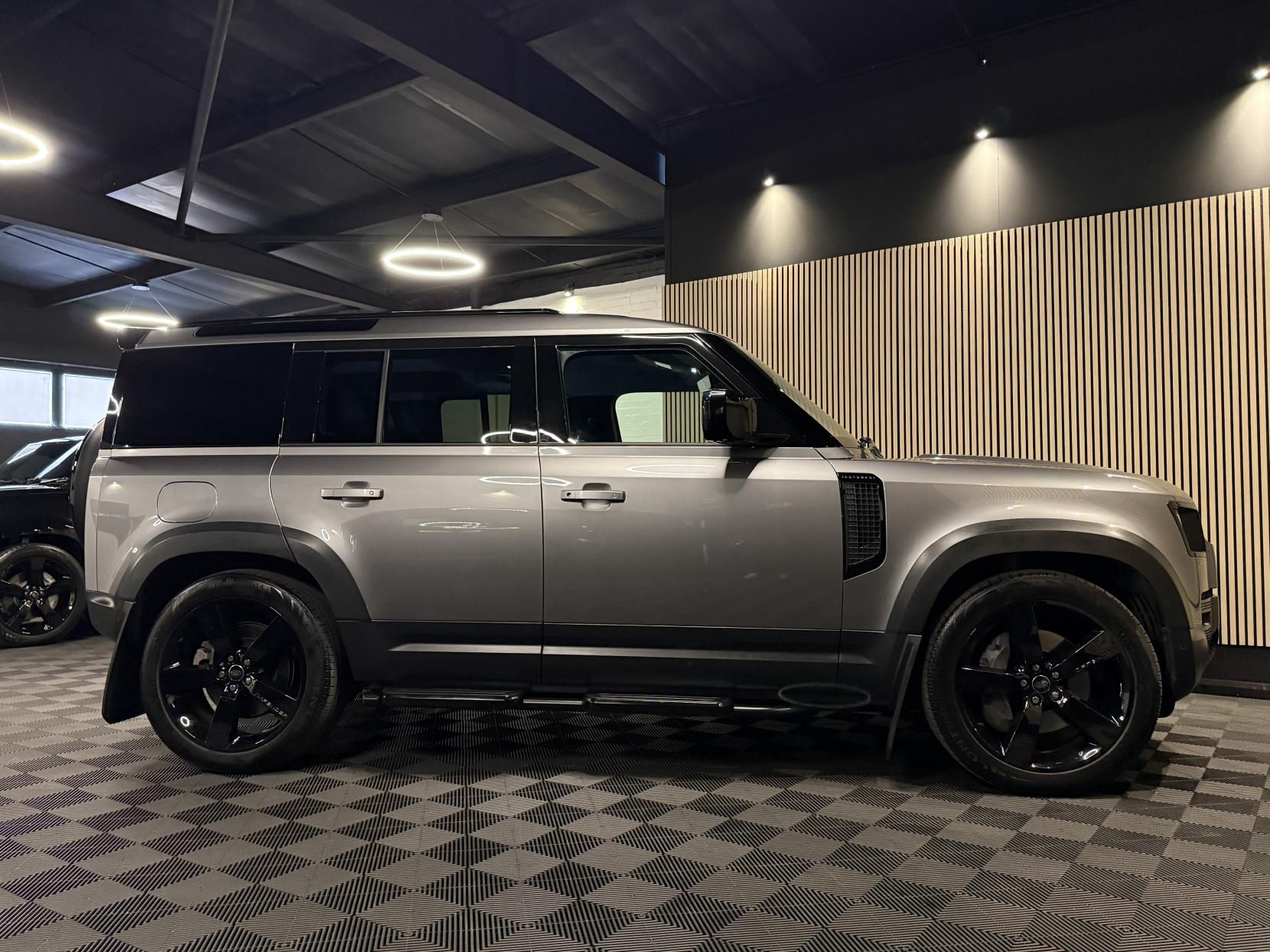 Land Rover Defender 110 3.0 D250 MHEV SE Hard Top SUV 5dr Diesel Auto 4WD MWB Euro 6 (s/s) (250 ps)