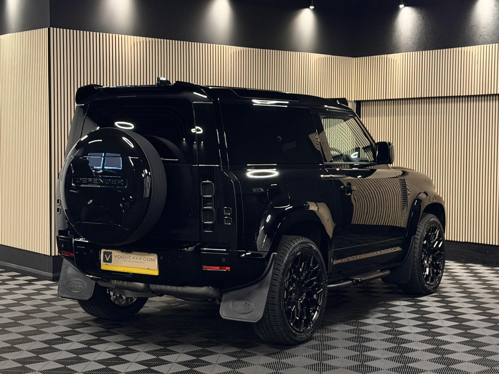 Land Rover Defender 90 3.0 D250 MHEV S Hard Top SUV 3dr Diesel Auto 4WD SWB Euro 6 (s/s) (249 ps)