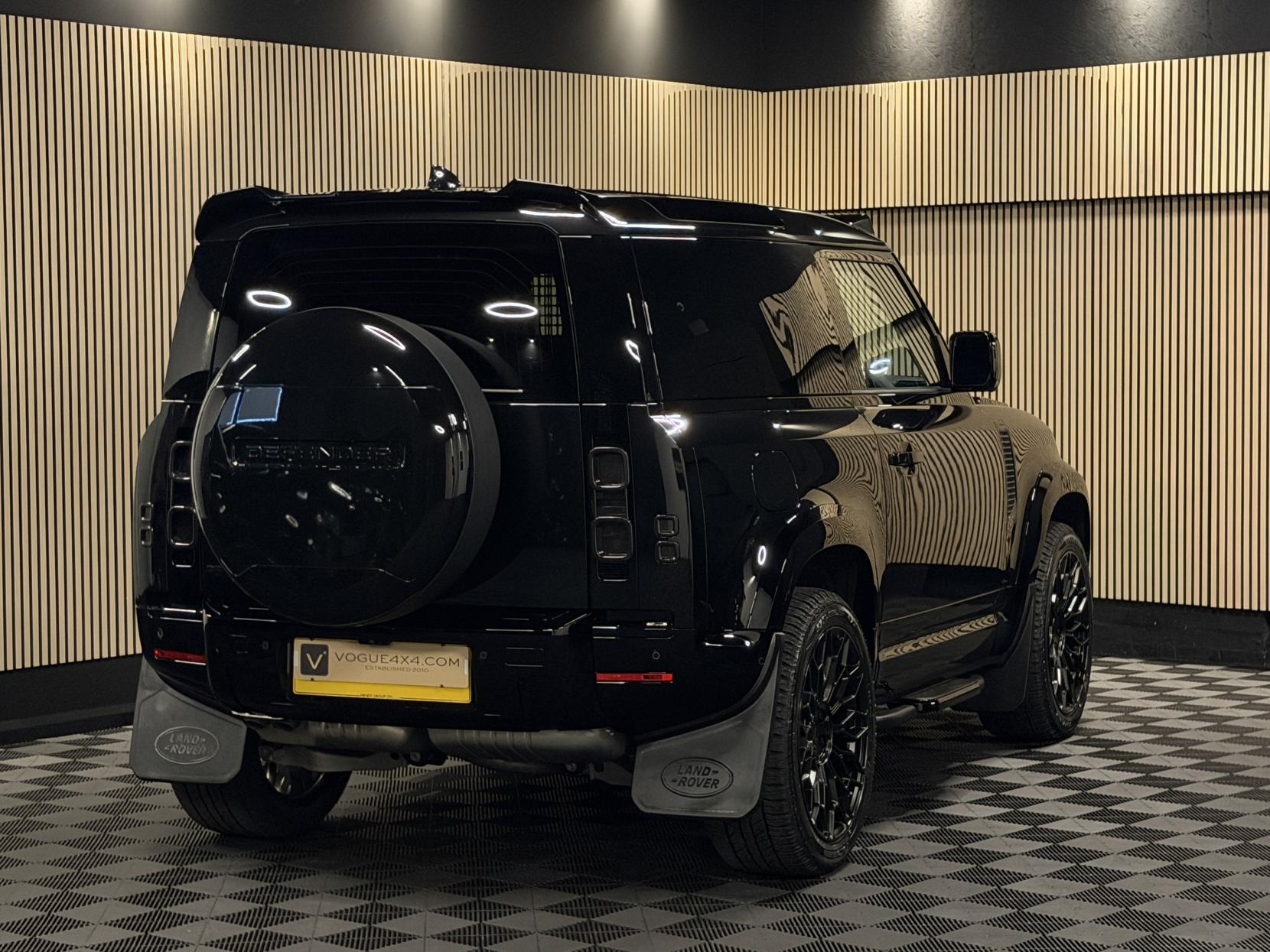 Land Rover Defender 90 3.0 D250 MHEV S Hard Top SUV 3dr Diesel Auto 4WD SWB Euro 6 (s/s) (249 ps)