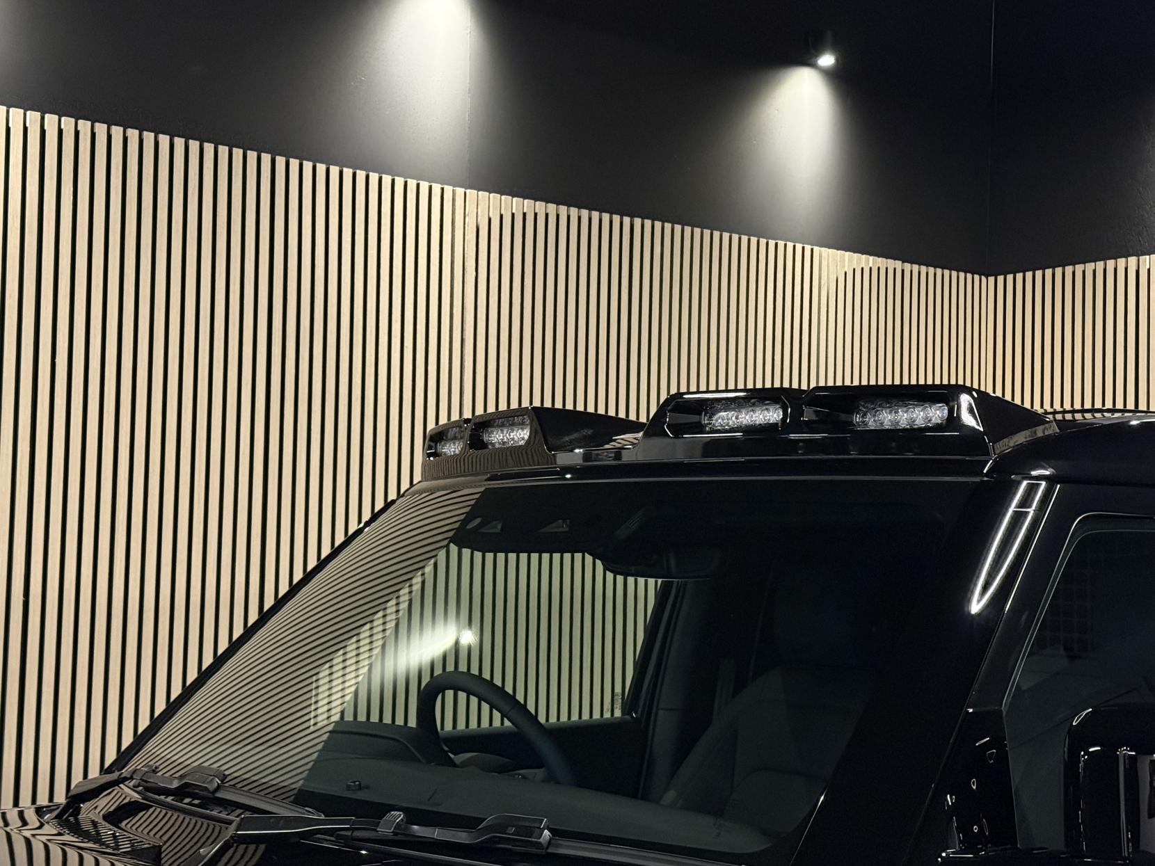 Land Rover Defender 90 3.0 D250 MHEV X-Dynamic SE Hard Top SUV 3dr Diesel Auto 4WD SWB Euro 6 (s/s) (249 ps)
