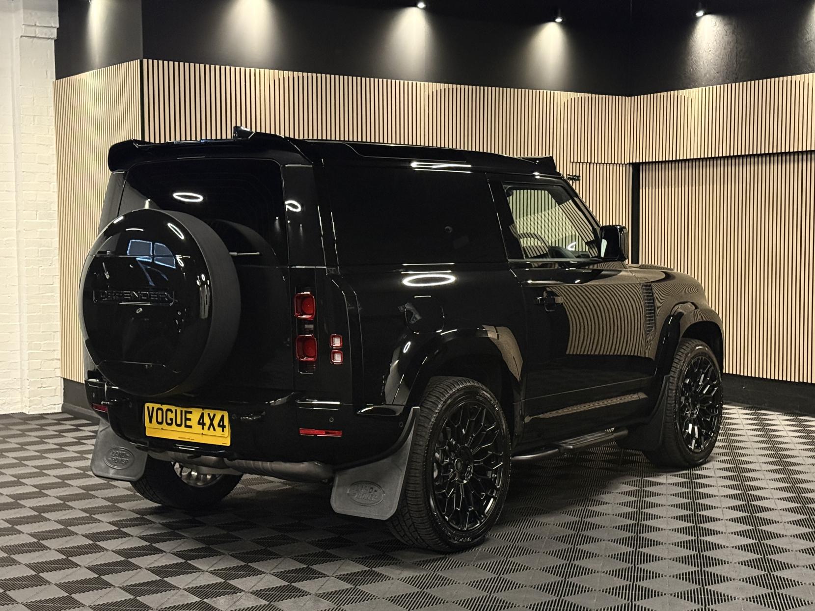 Land Rover Defender 90 3.0 D250 MHEV X-Dynamic SE Hard Top SUV 3dr Diesel Auto 4WD SWB Euro 6 (s/s) (249 ps)