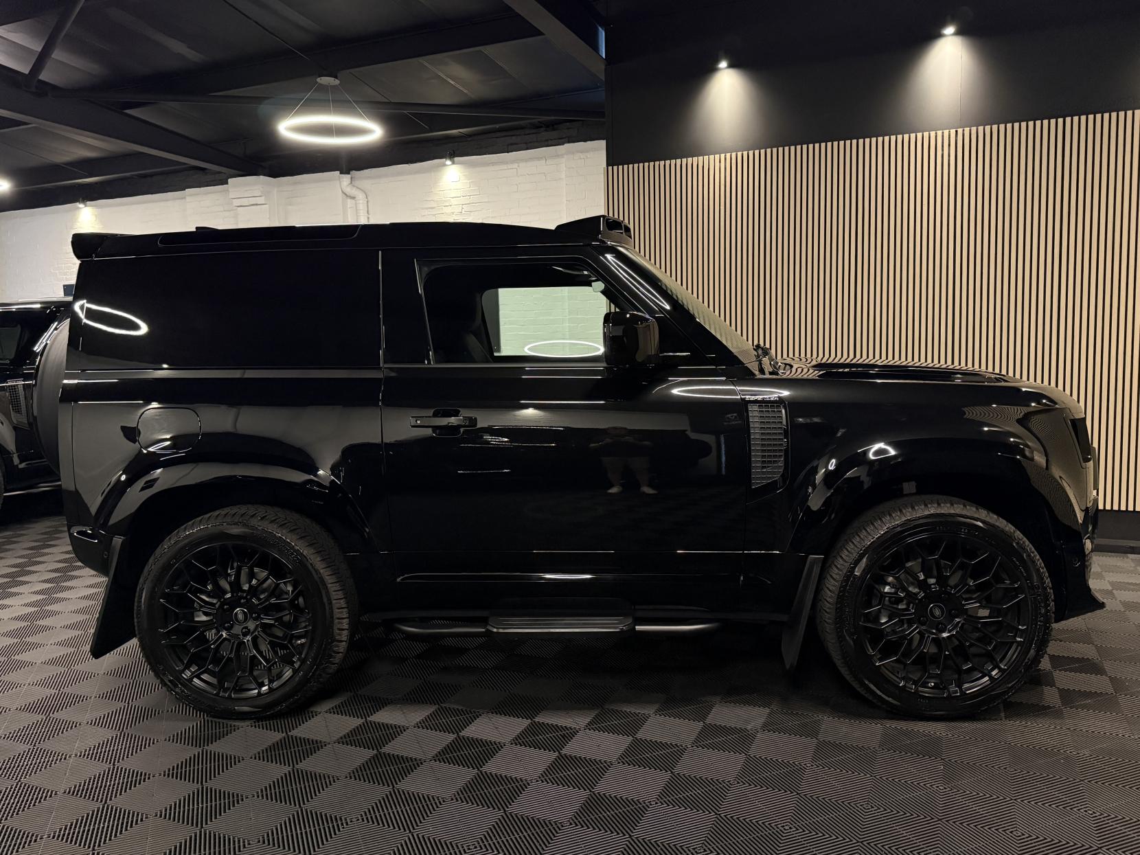 Land Rover Defender 90 3.0 D250 MHEV X-Dynamic SE Hard Top SUV 3dr Diesel Auto 4WD SWB Euro 6 (s/s) (249 ps)