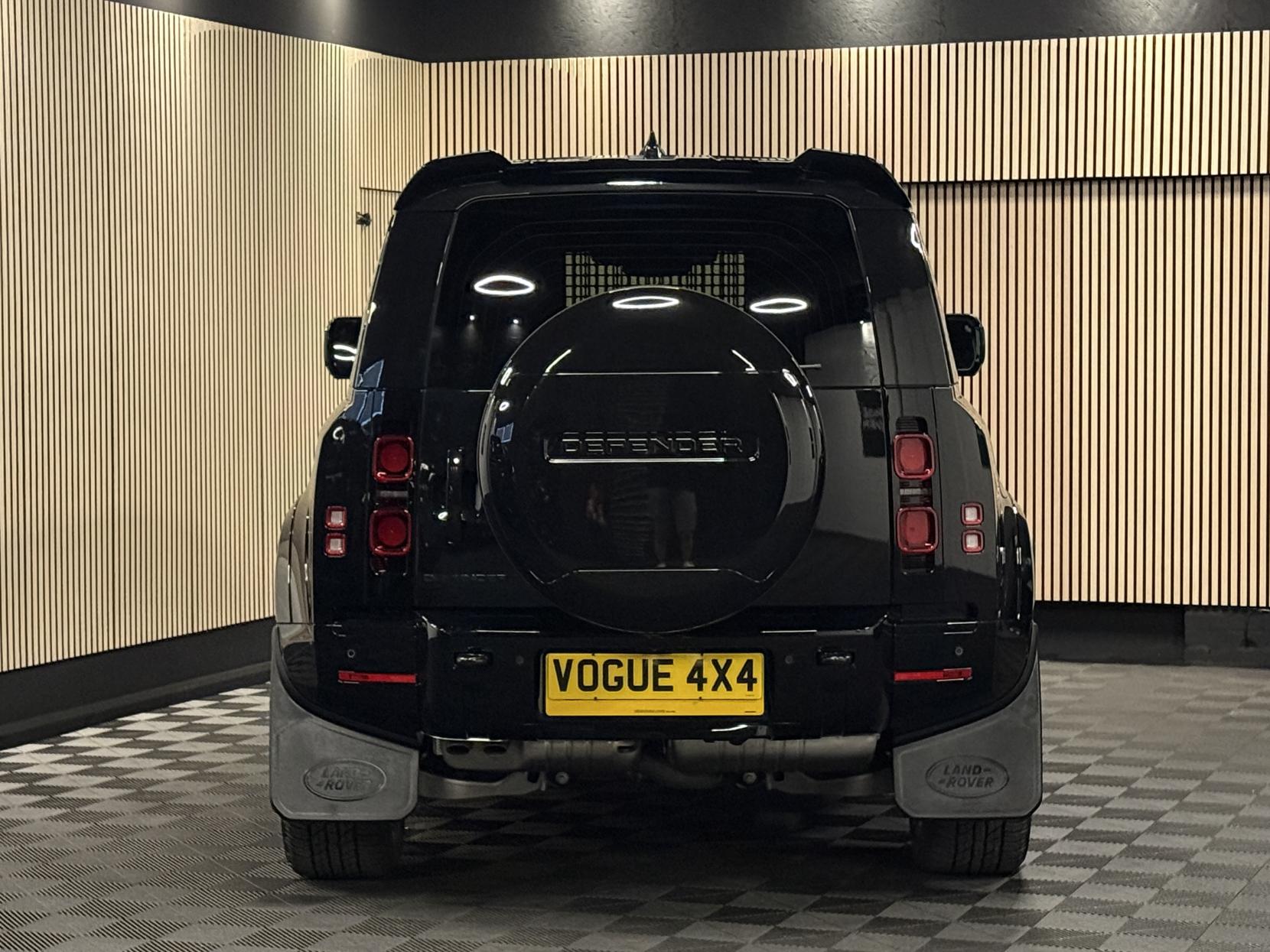Land Rover Defender 90 3.0 D250 MHEV X-Dynamic SE Hard Top SUV 3dr Diesel Auto 4WD SWB Euro 6 (s/s) (249 ps)