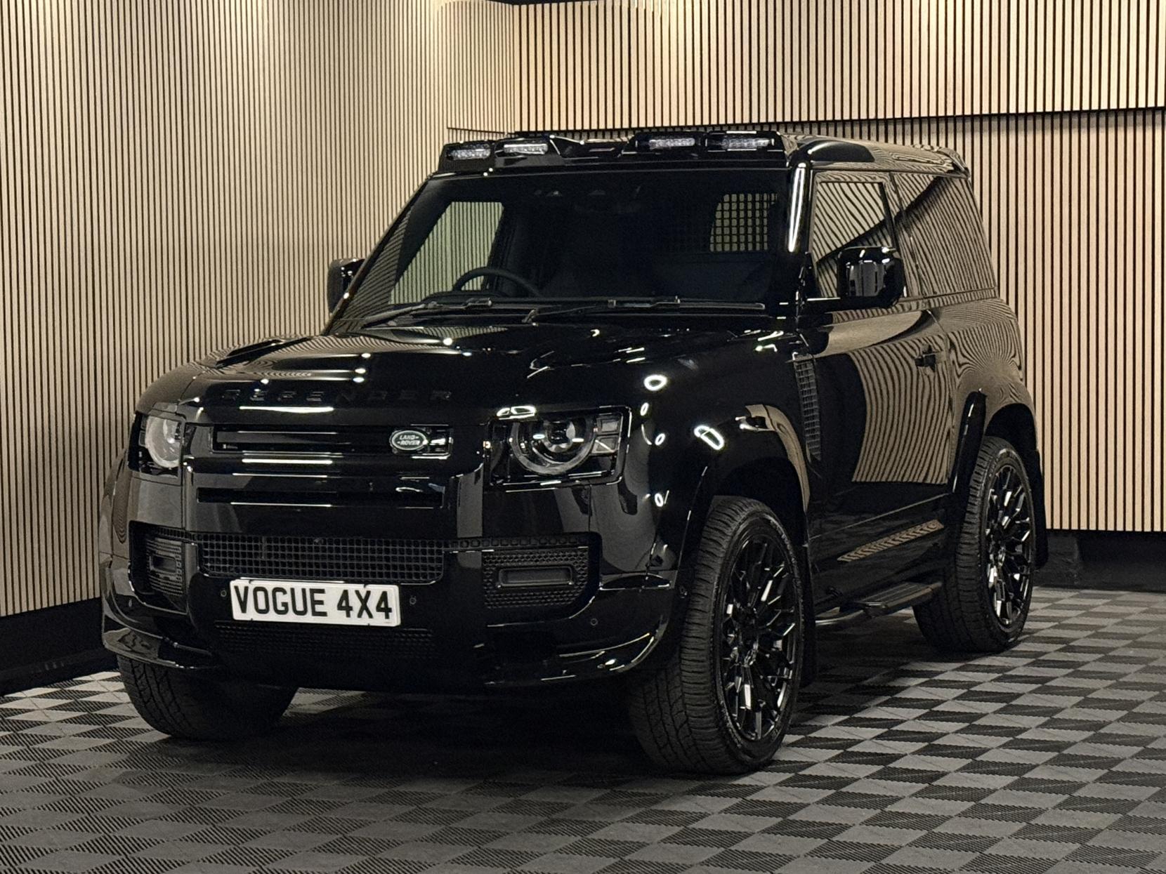 Land Rover Defender 90 3.0 D250 MHEV X-Dynamic SE Hard Top SUV 3dr Diesel Auto 4WD SWB Euro 6 (s/s) (249 ps)
