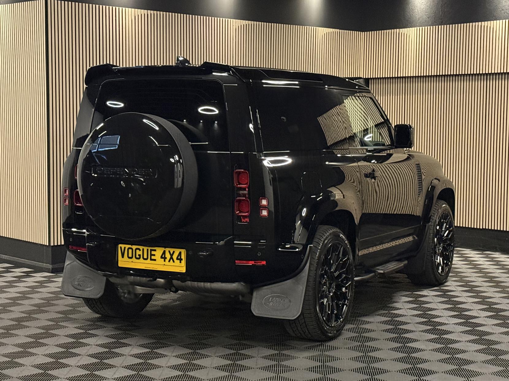 Land Rover Defender 90 3.0 D250 MHEV X-Dynamic SE Hard Top SUV 3dr Diesel Auto 4WD SWB Euro 6 (s/s) (249 ps)
