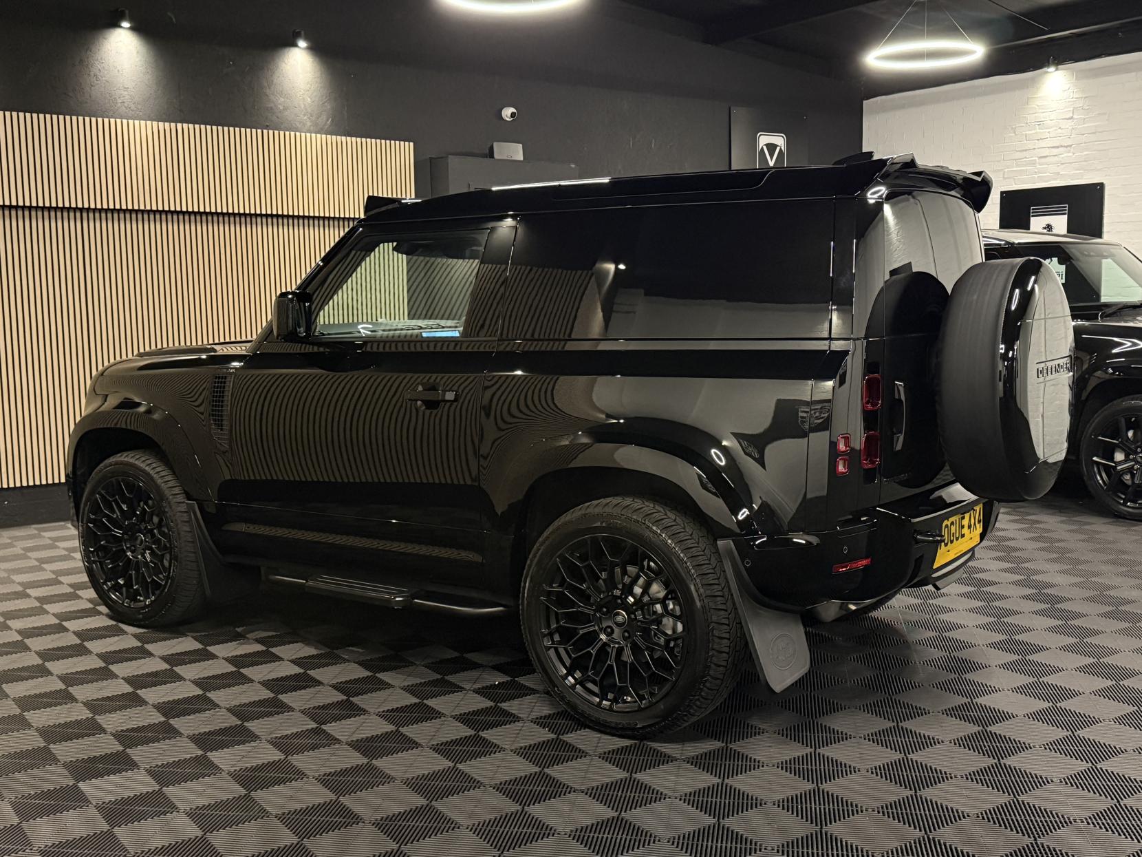 Land Rover Defender 90 3.0 D250 MHEV X-Dynamic SE Hard Top SUV 3dr Diesel Auto 4WD SWB Euro 6 (s/s) (249 ps)