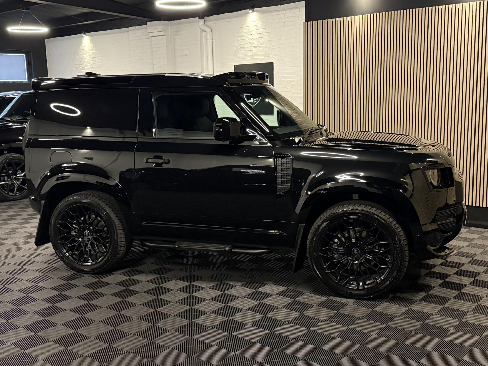 Land Rover Defender 90 3.0 D250 MHEV X-Dynamic SE Hard Top SUV 3dr Diesel Auto 4WD SWB Euro 6 (s/s) (249 ps)