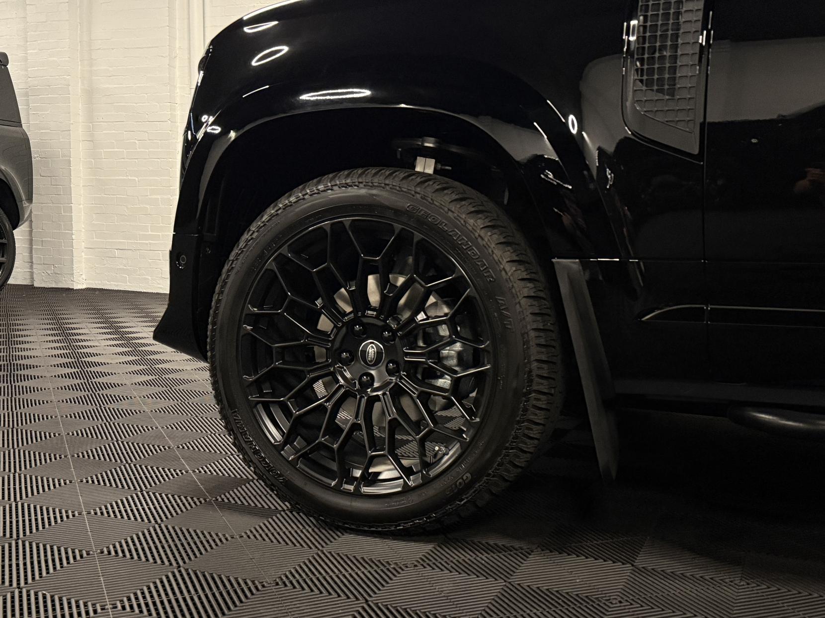 Land Rover Defender 90 3.0 D250 MHEV X-Dynamic SE Hard Top SUV 3dr Diesel Auto 4WD SWB Euro 6 (s/s) (249 ps)