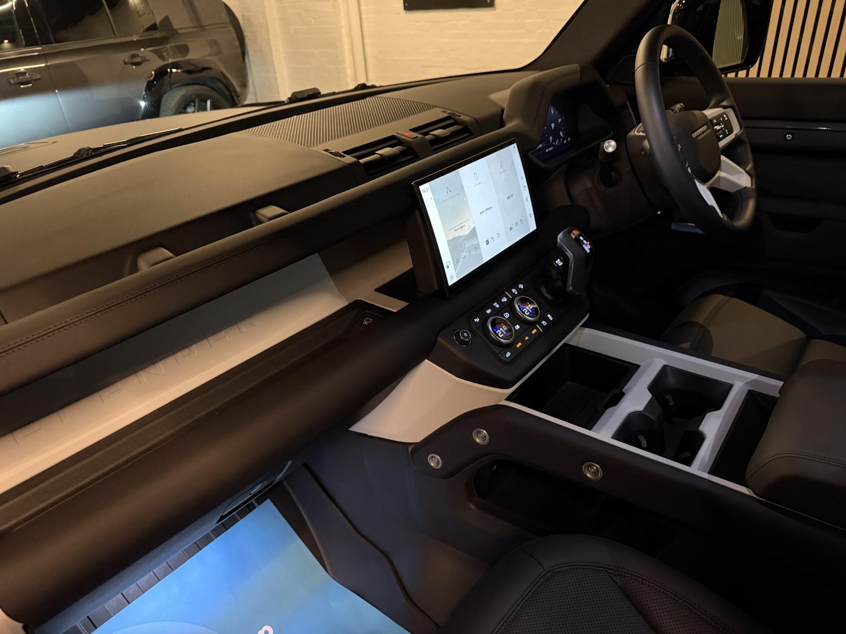 Land Rover Defender 110 3.0 D250 MHEV S Hard Top SUV 5dr Diesel Auto 4WD MWB Euro 6 (s/s) (250 ps)