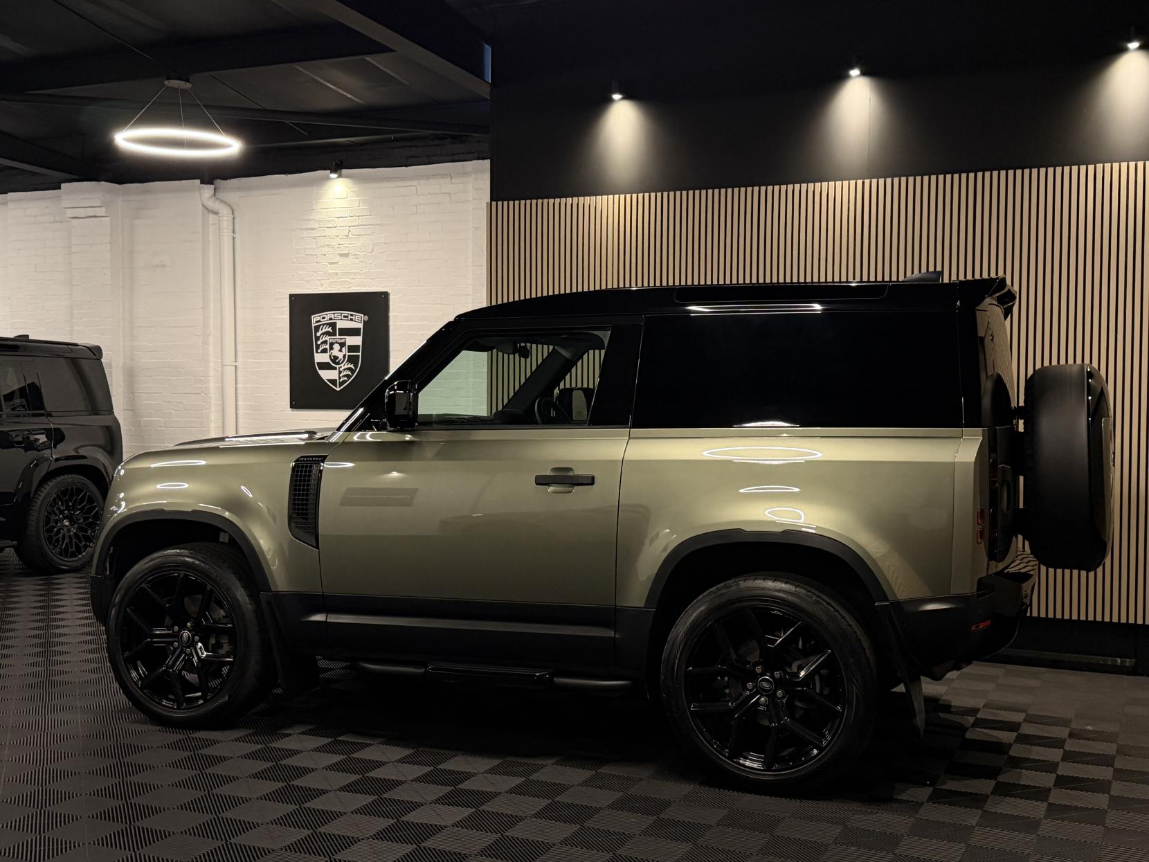 Land Rover Defender 90 3.0 D250 MHEV Hard Top SUV 3dr Diesel Auto 4WD SWB Euro 6 (s/s) (250 ps)