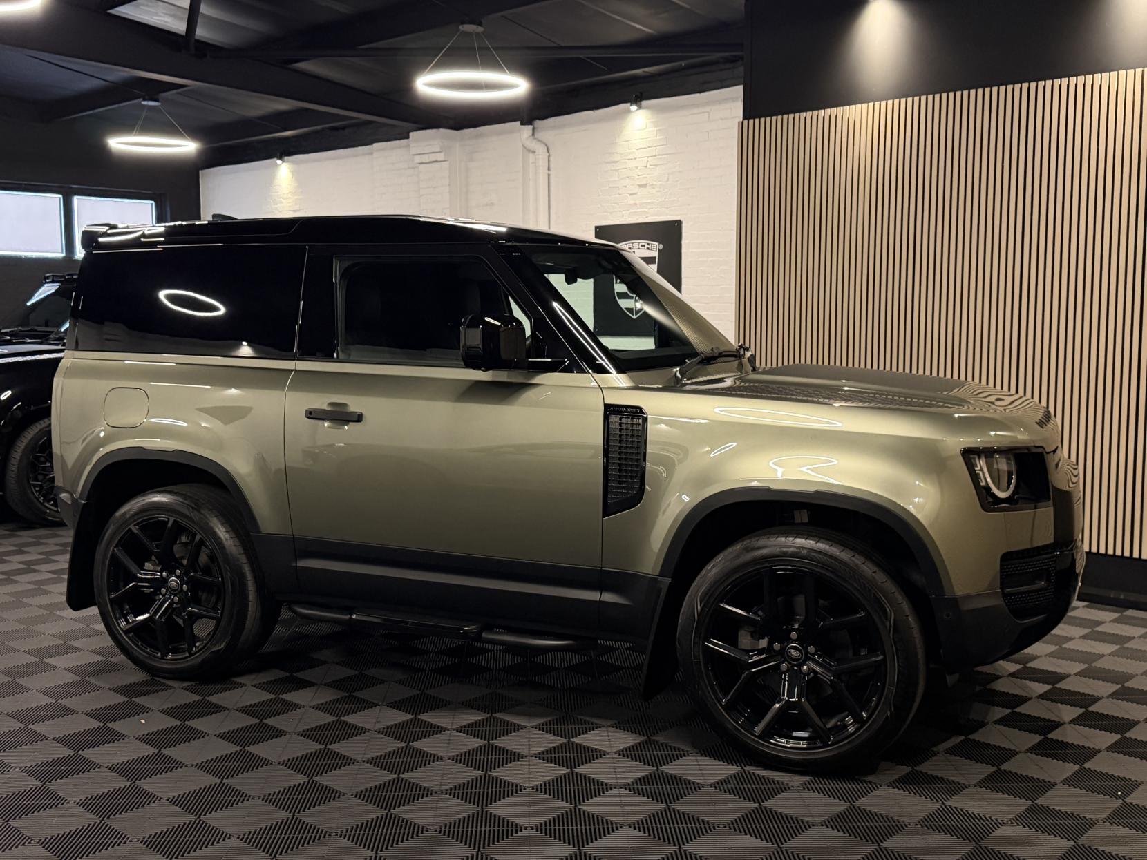 Land Rover Defender 90 3.0 D250 MHEV Hard Top SUV 3dr Diesel Auto 4WD SWB Euro 6 (s/s) (250 ps)