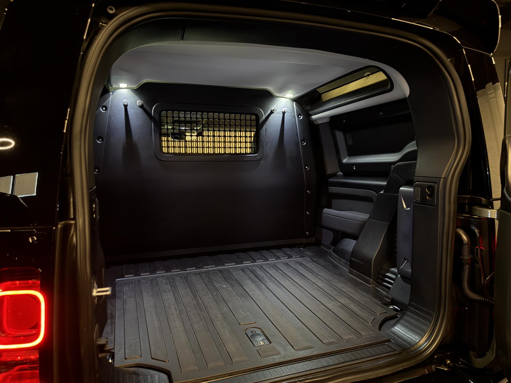 Land Rover Defender 90 3.0 D250 MHEV Hard Top SUV 3dr Diesel Auto 4WD SWB Euro 6 (s/s) (250 ps)