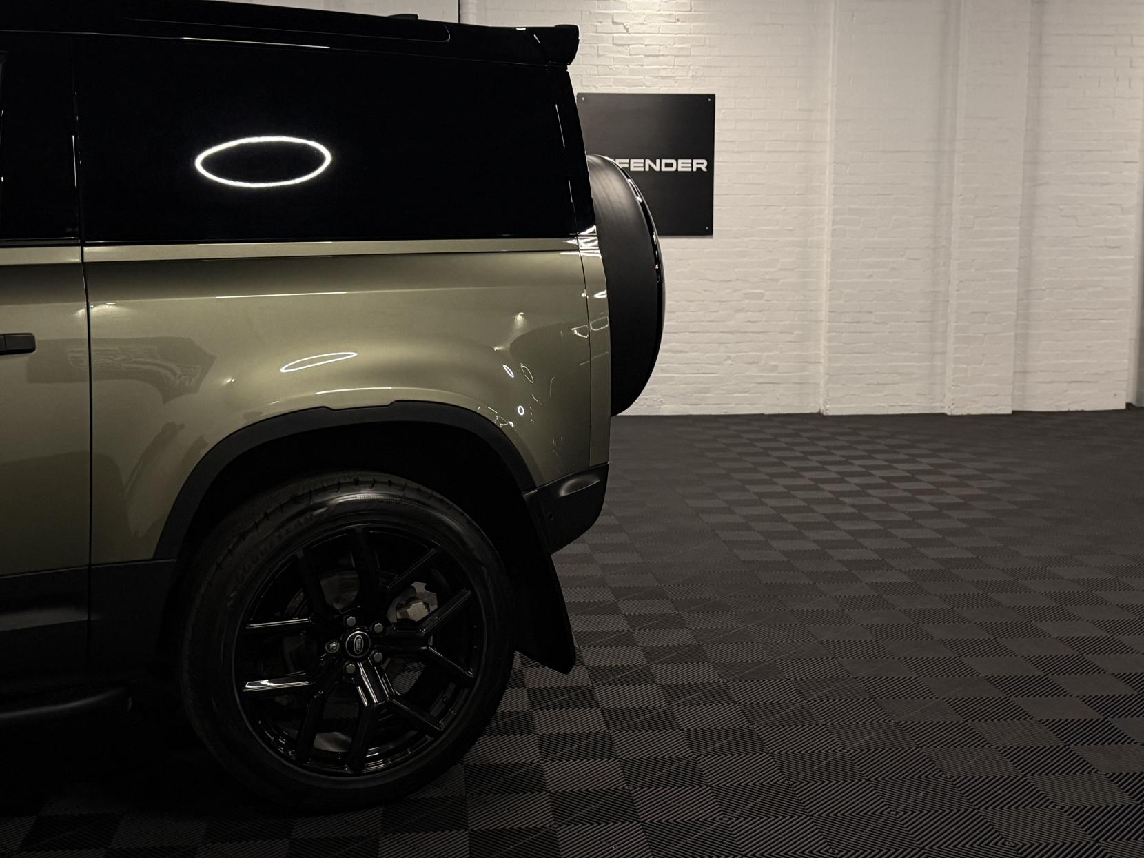 Land Rover Defender 90 3.0 D250 MHEV Hard Top SUV 3dr Diesel Auto 4WD SWB Euro 6 (s/s) (250 ps)