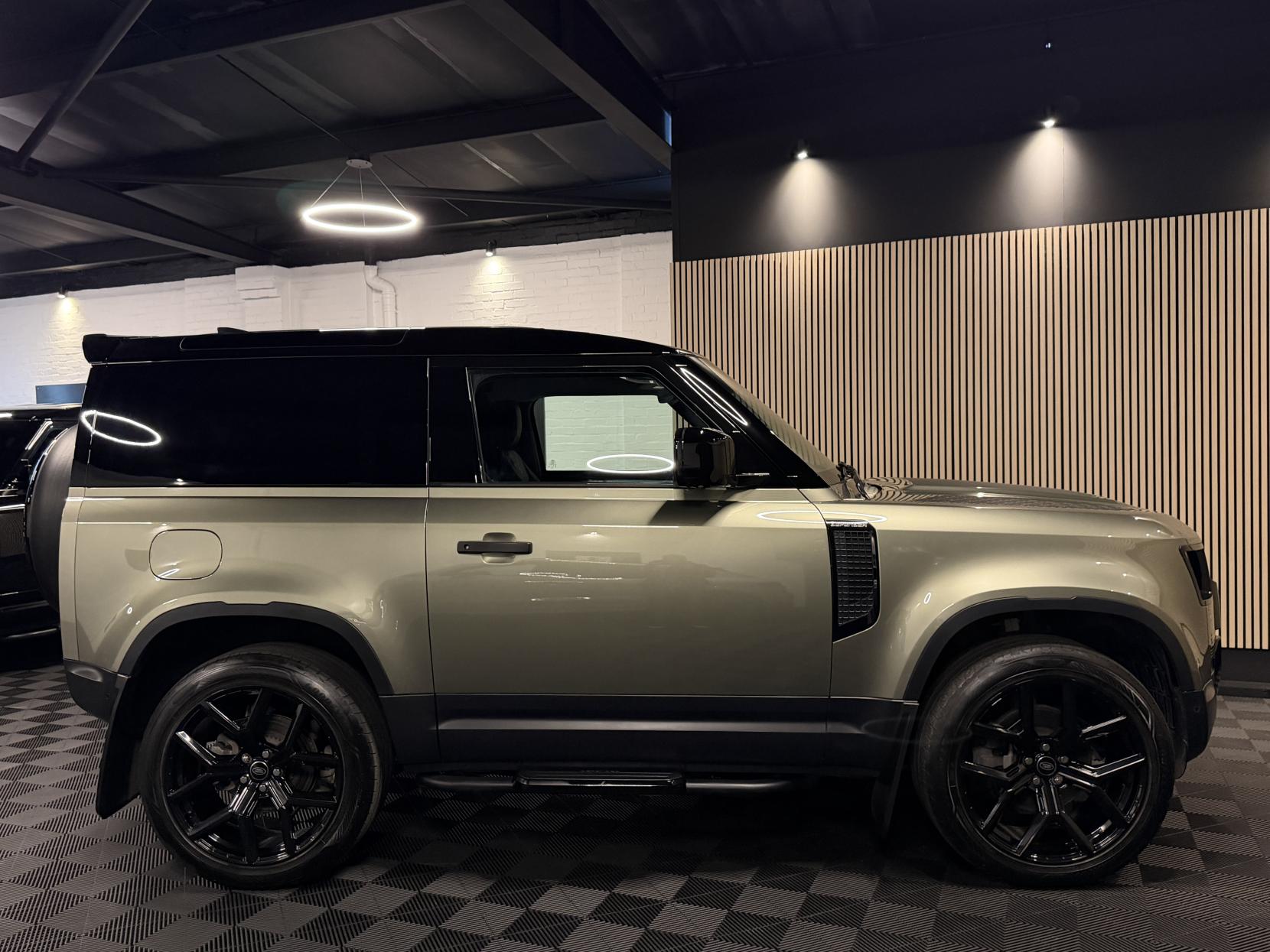 Land Rover Defender 90 3.0 D250 MHEV Hard Top SUV 3dr Diesel Auto 4WD SWB Euro 6 (s/s) (250 ps)