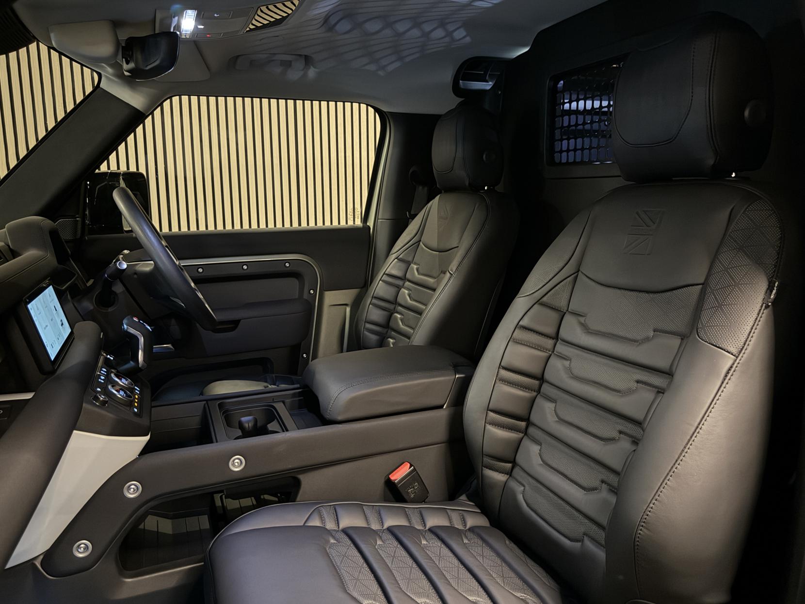 Land Rover Defender 90 3.0 D250 MHEV Hard Top SUV 3dr Diesel Auto 4WD SWB Euro 6 (s/s) (250 ps)