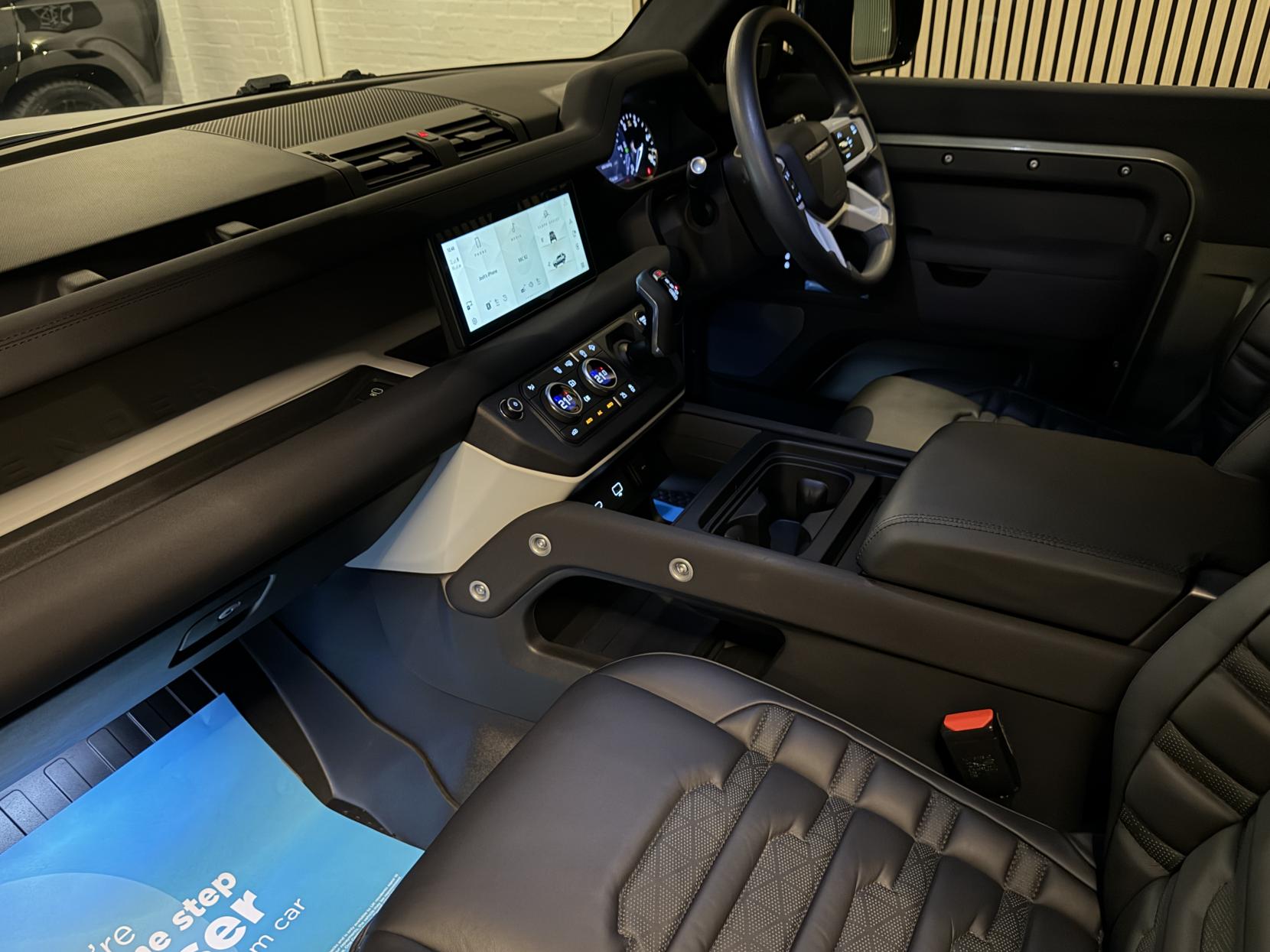 Land Rover Defender 90 3.0 D250 MHEV Hard Top SUV 3dr Diesel Auto 4WD SWB Euro 6 (s/s) (250 ps)