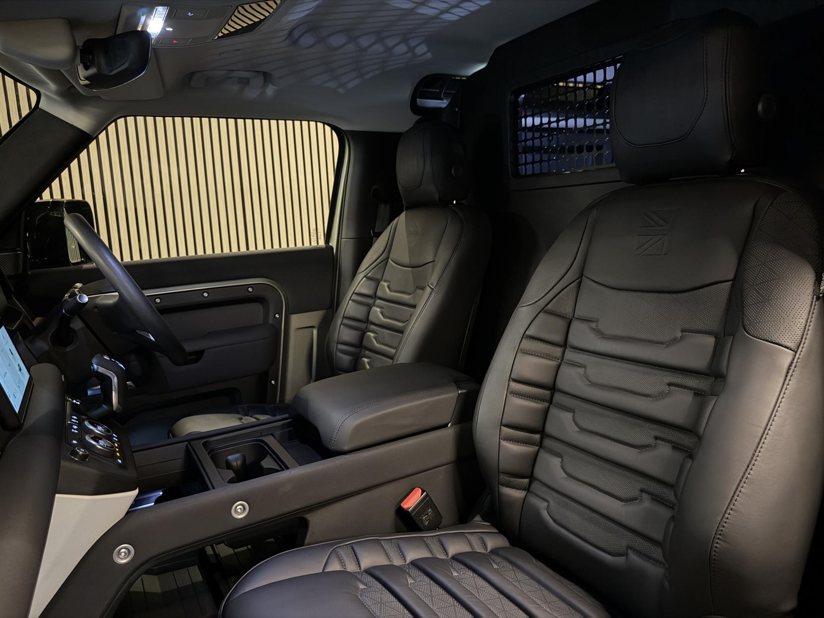 Land Rover Defender 90 3.0 D250 MHEV Hard Top SUV 3dr Diesel Auto 4WD SWB Euro 6 (s/s) (250 ps)