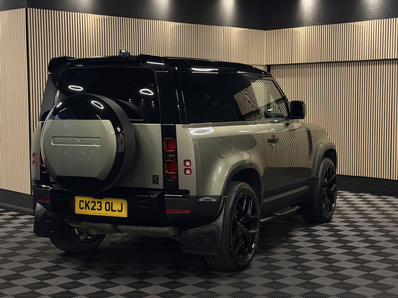 Land Rover Defender 90 3.0 D250 MHEV Hard Top SUV 3dr Diesel Auto 4WD SWB Euro 6 (s/s) (250 ps)