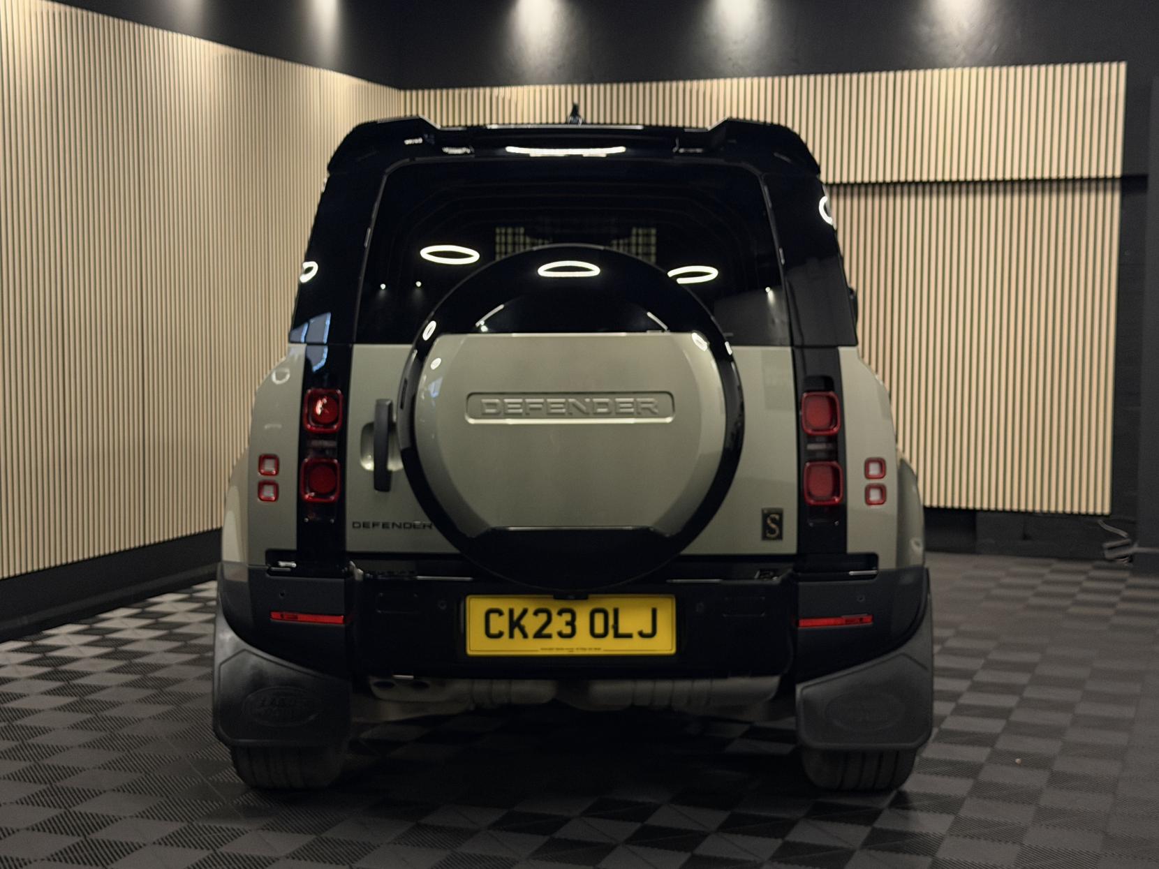 Land Rover Defender 90 3.0 D250 MHEV Hard Top SUV 3dr Diesel Auto 4WD SWB Euro 6 (s/s) (250 ps)