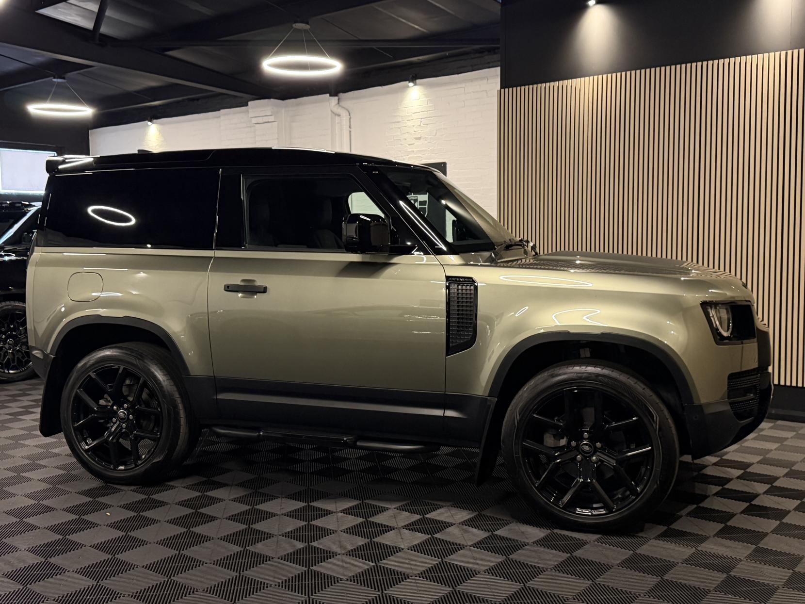 Land Rover Defender 90 3.0 D250 MHEV Hard Top SUV 3dr Diesel Auto 4WD SWB Euro 6 (s/s) (250 ps)