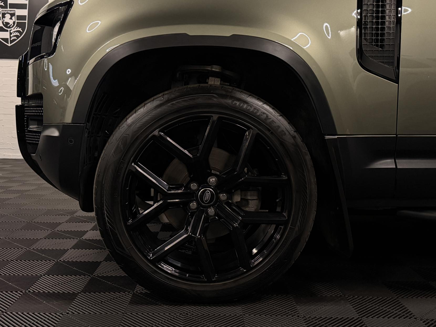 Land Rover Defender 90 3.0 D250 MHEV Hard Top SUV 3dr Diesel Auto 4WD SWB Euro 6 (s/s) (250 ps)