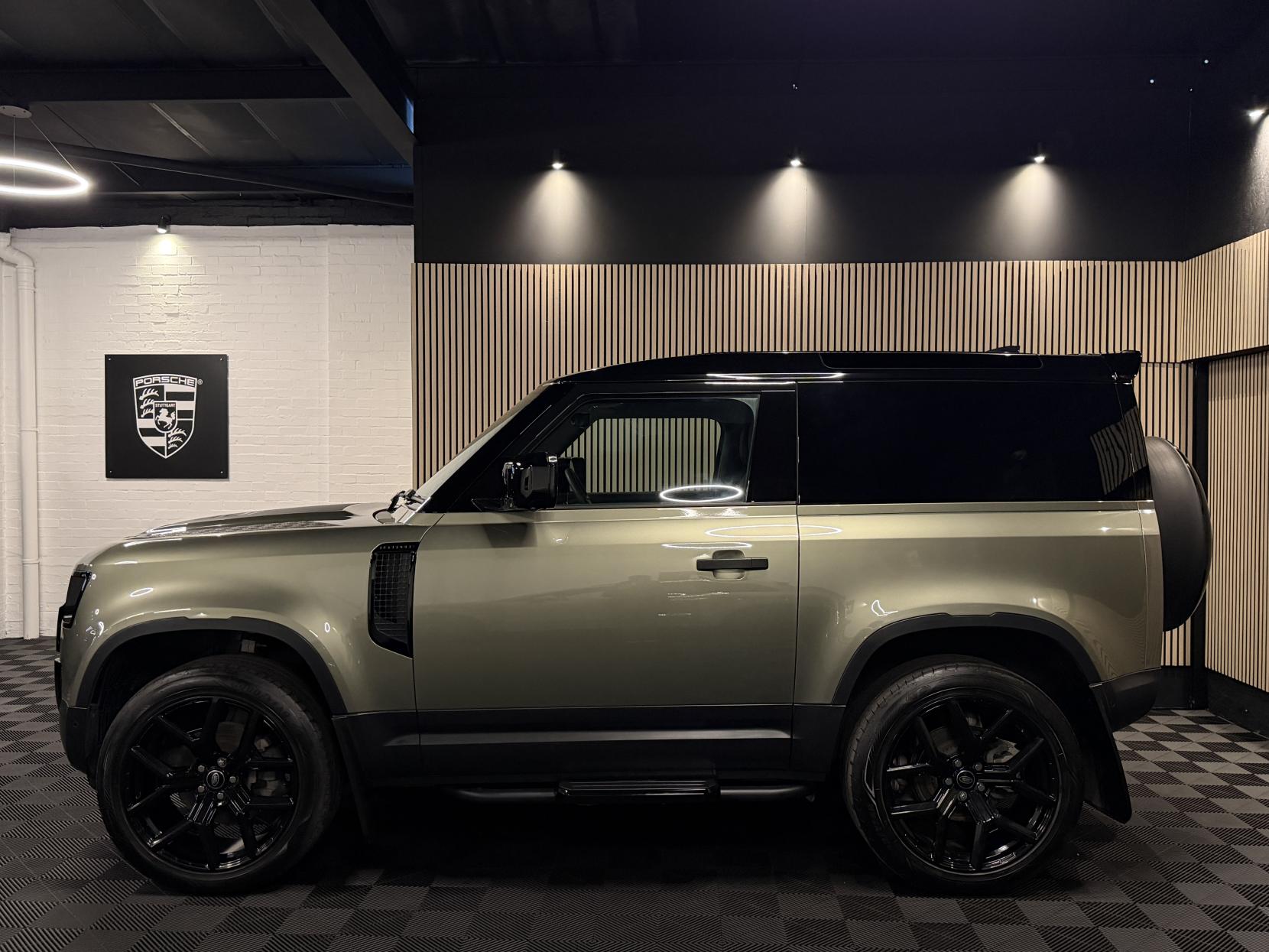 Land Rover Defender 90 3.0 D250 MHEV Hard Top SUV 3dr Diesel Auto 4WD SWB Euro 6 (s/s) (250 ps)