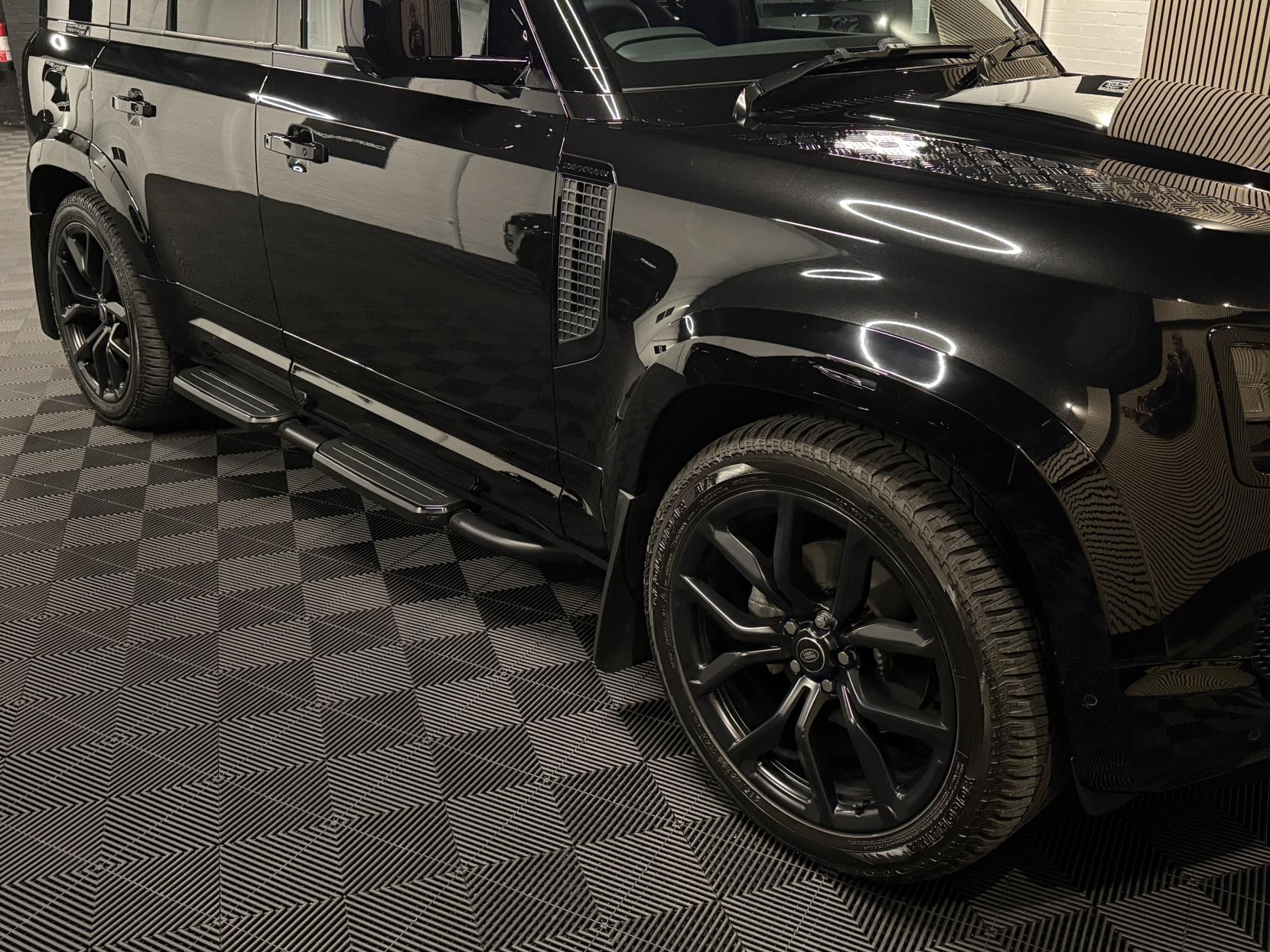 Land Rover Defender 110 3.0 D250 MHEV SE Hard Top SUV 5dr Diesel Auto 4WD MWB Euro 6 (s/s) (250 ps)