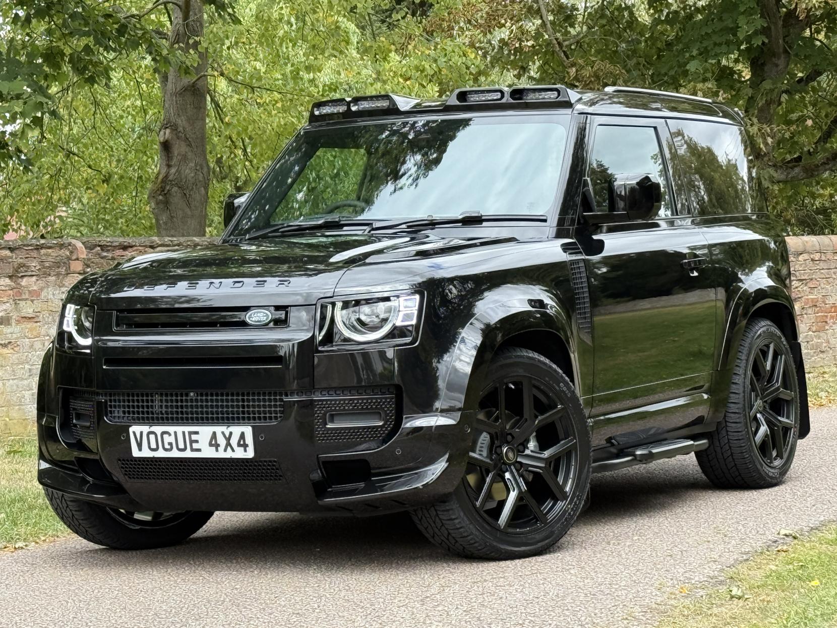 Land Rover Defender 90 3.0 D250 MHEV X-Dynamic SE Hard Top SUV 3dr Diesel Auto 4WD SWB Euro 6 (s/s) (249 ps)