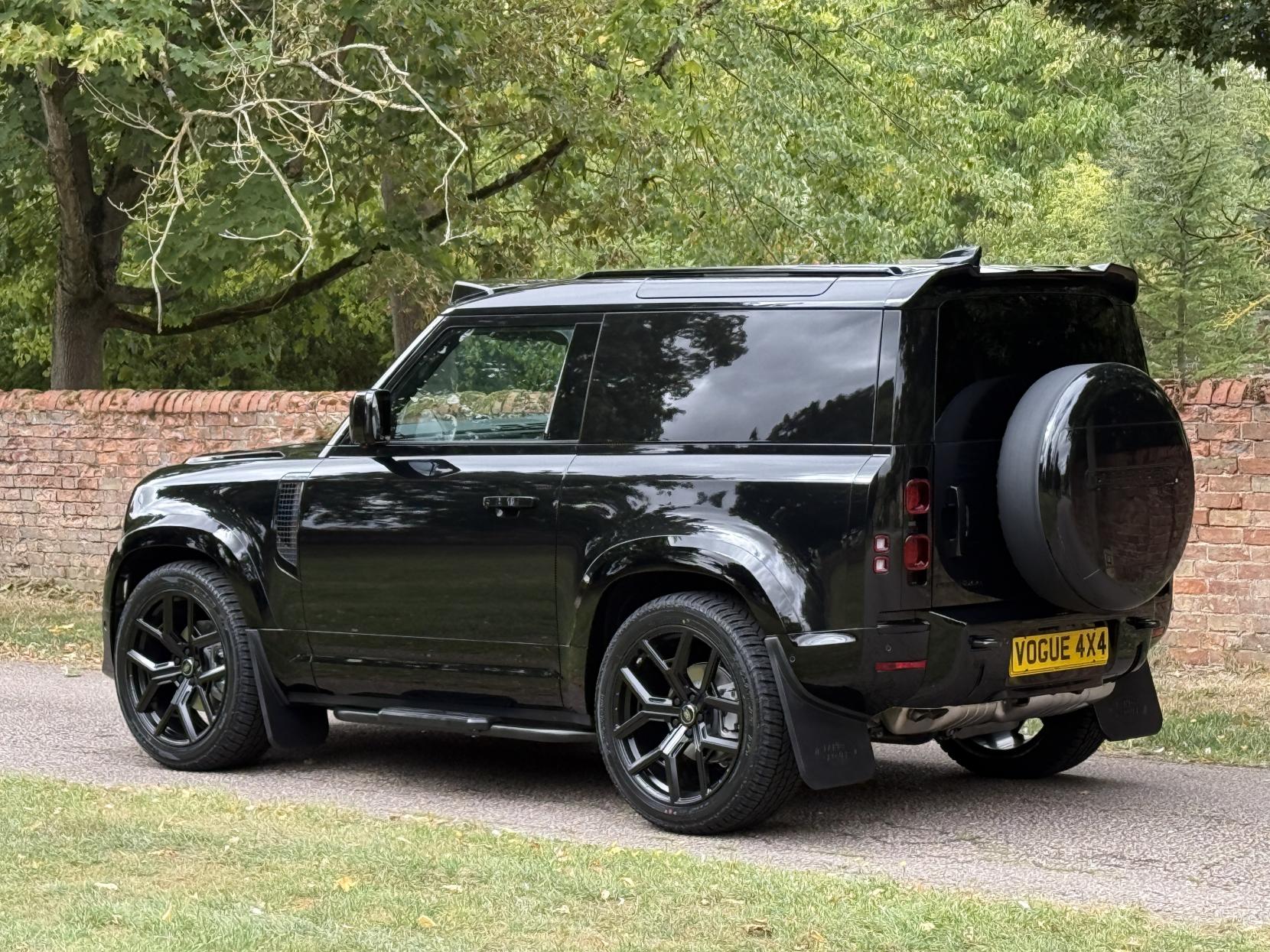 Land Rover Defender 90 3.0 D250 MHEV X-Dynamic SE Hard Top SUV 3dr Diesel Auto 4WD SWB Euro 6 (s/s) (249 ps)