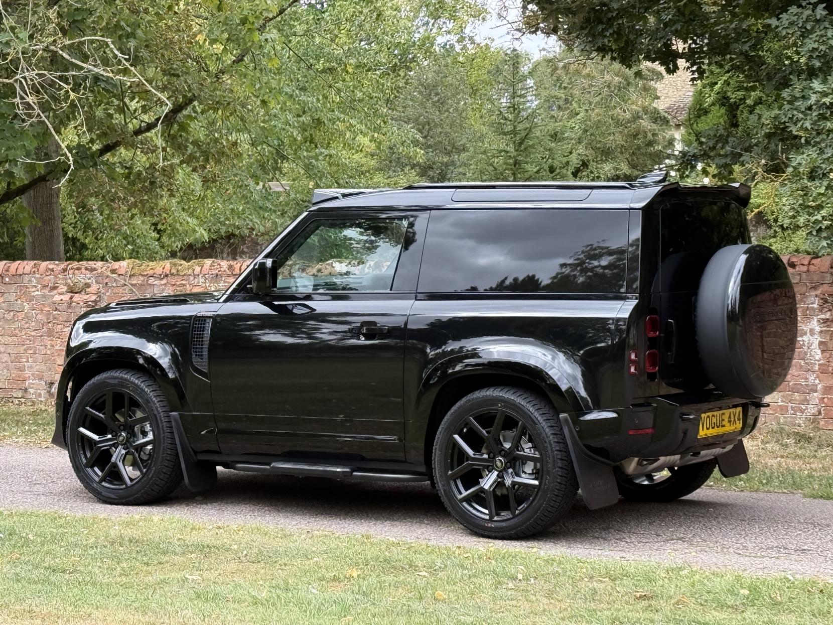 Land Rover Defender 90 3.0 D250 MHEV X-Dynamic SE Hard Top SUV 3dr Diesel Auto 4WD SWB Euro 6 (s/s) (249 ps)