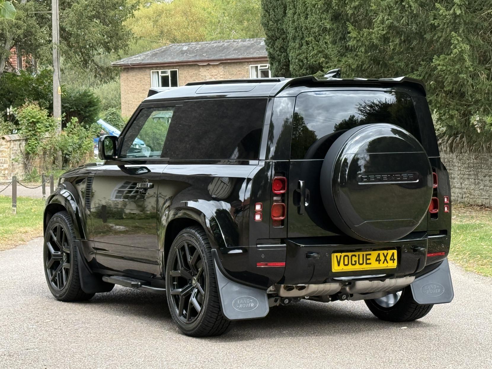Land Rover Defender 90 3.0 D250 MHEV X-Dynamic SE Hard Top SUV 3dr Diesel Auto 4WD SWB Euro 6 (s/s) (249 ps)